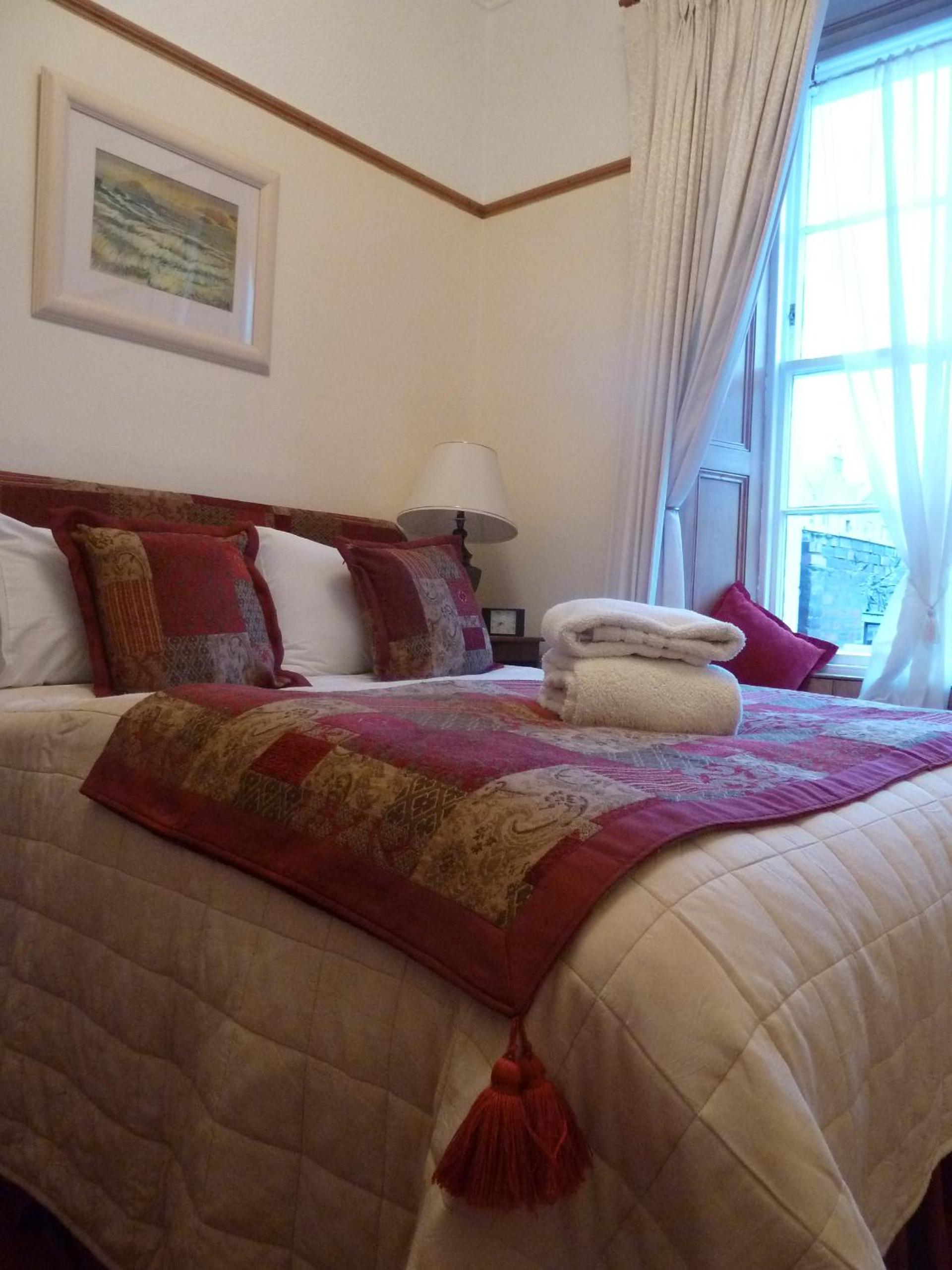 Small Double Room - Ground Floor