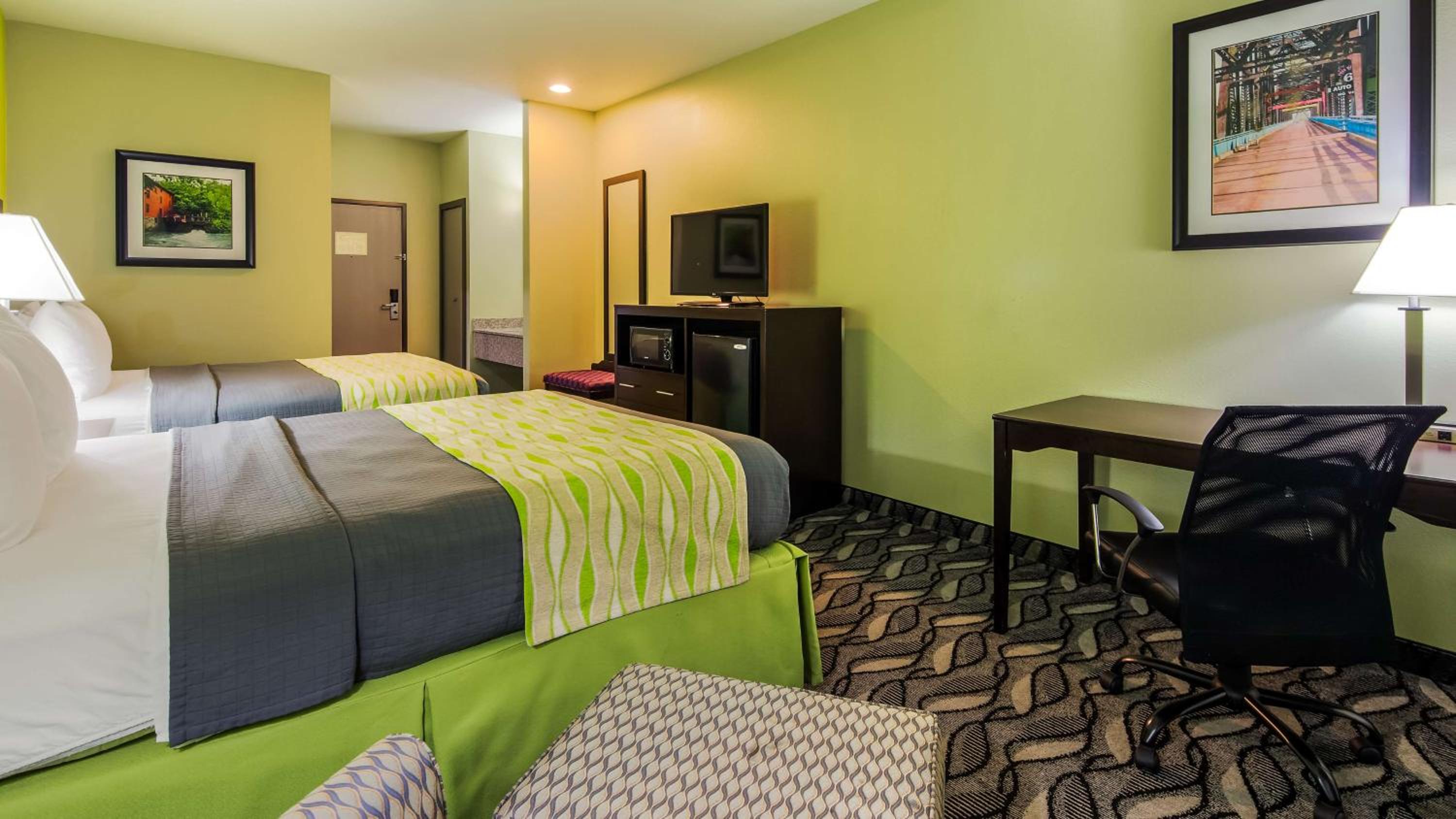 Queen Room with Two Queen Beds and Spa Bath - Non-Smoking