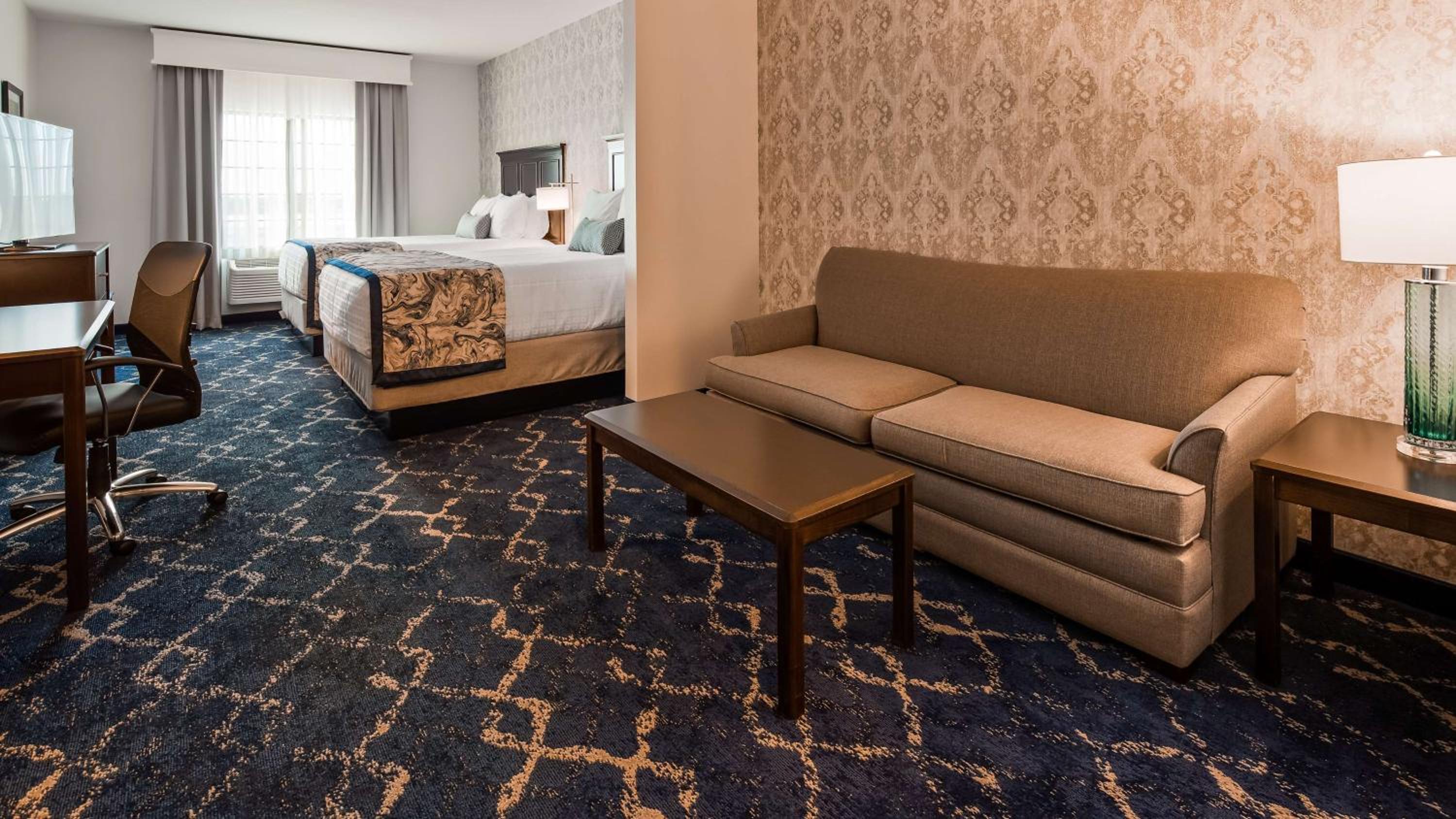 Queen Suite with Two Queen Beds with Sofa Bed
