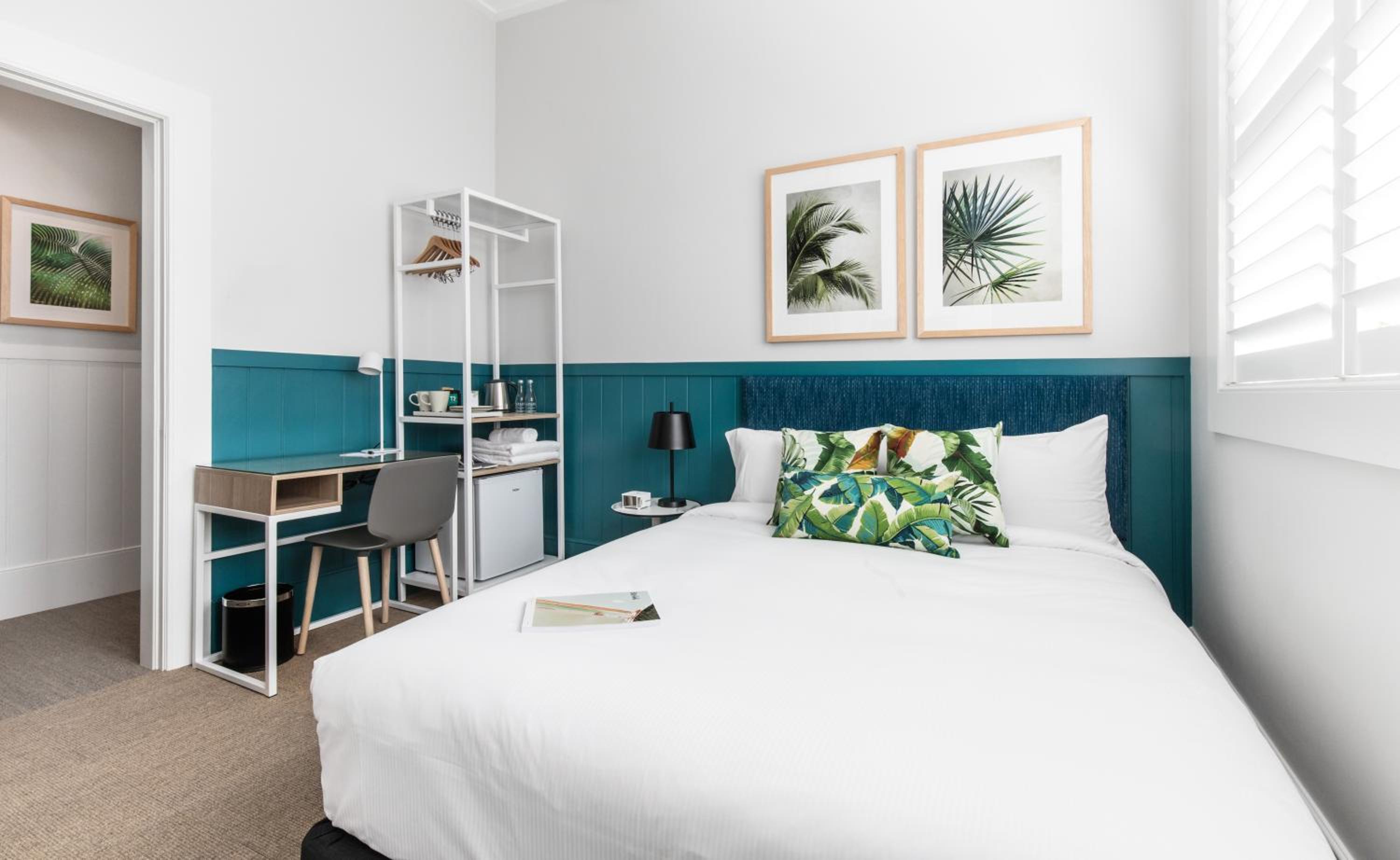 Queen Room with Private Bathroom photo 1