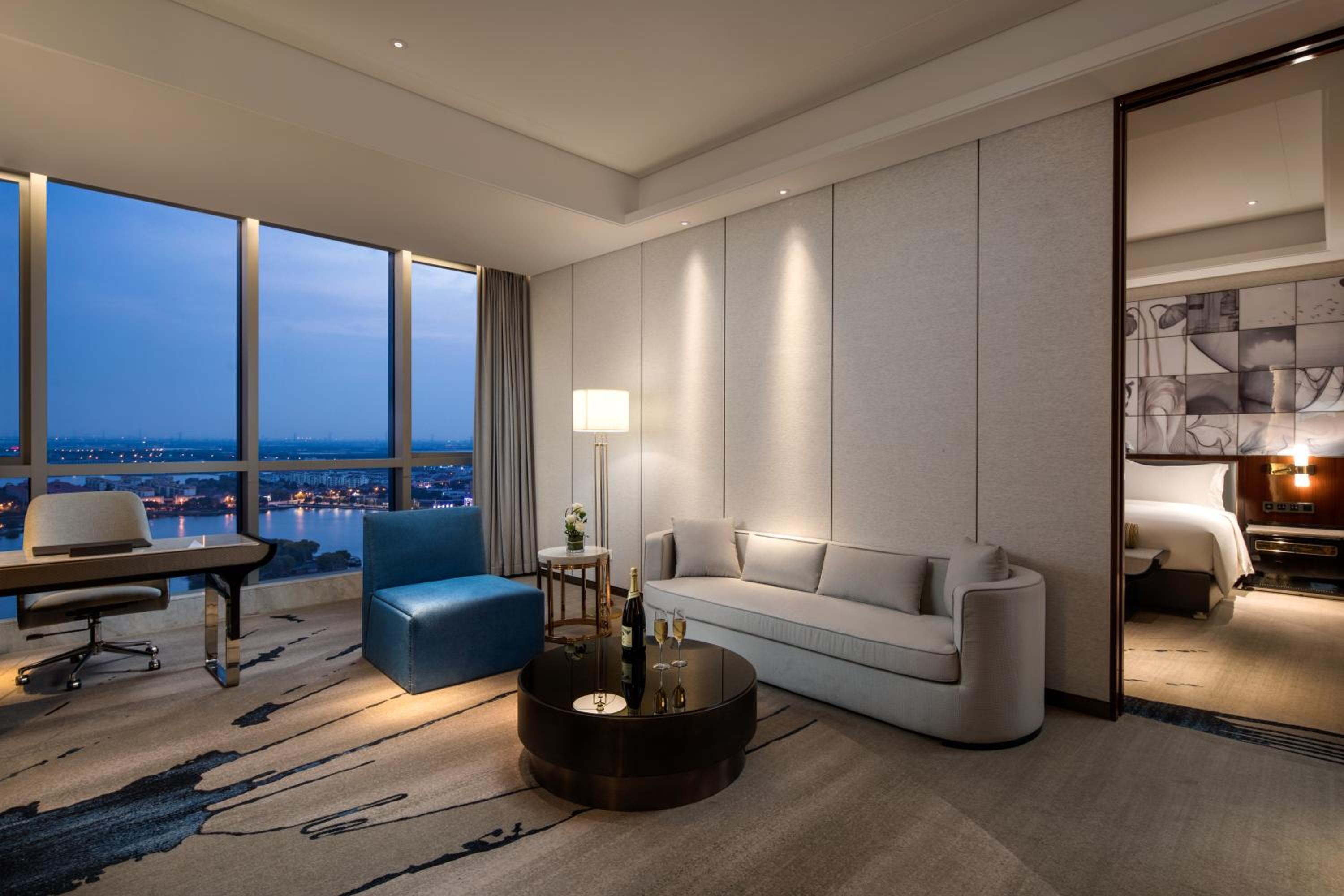Executive Suite photo 2