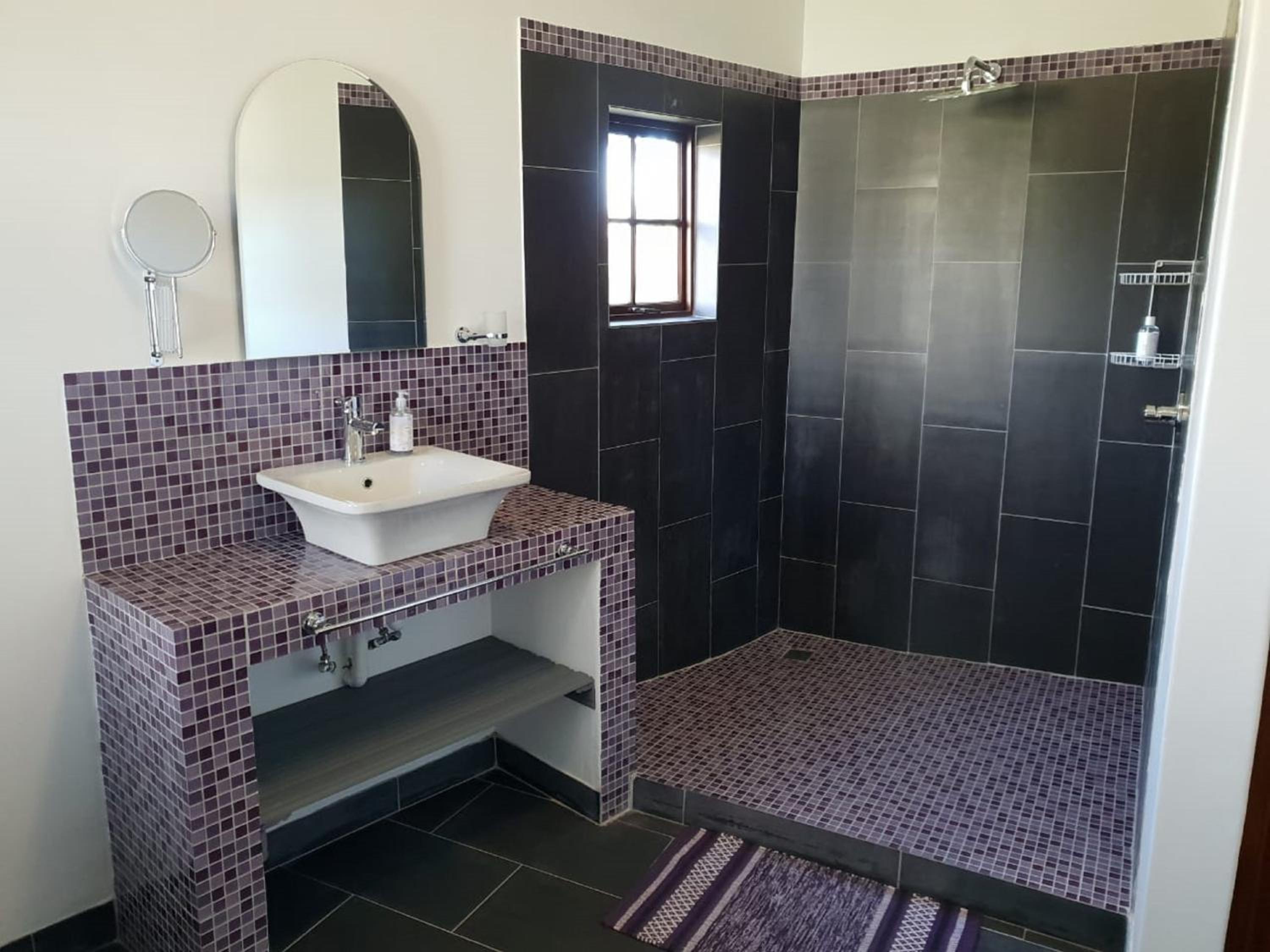 Deluxe Queen Room - Photo 6