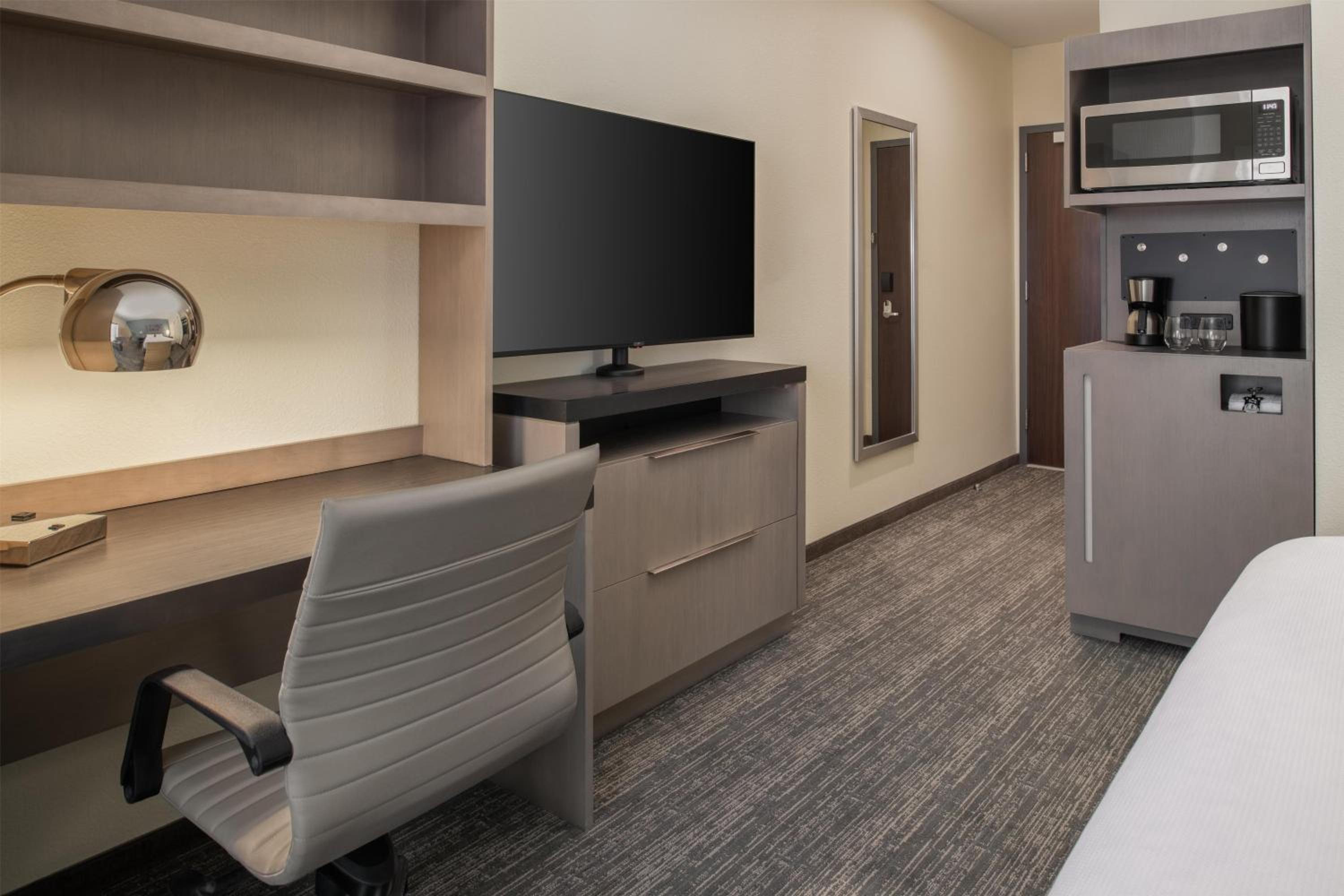 Den Guestroom King Room
