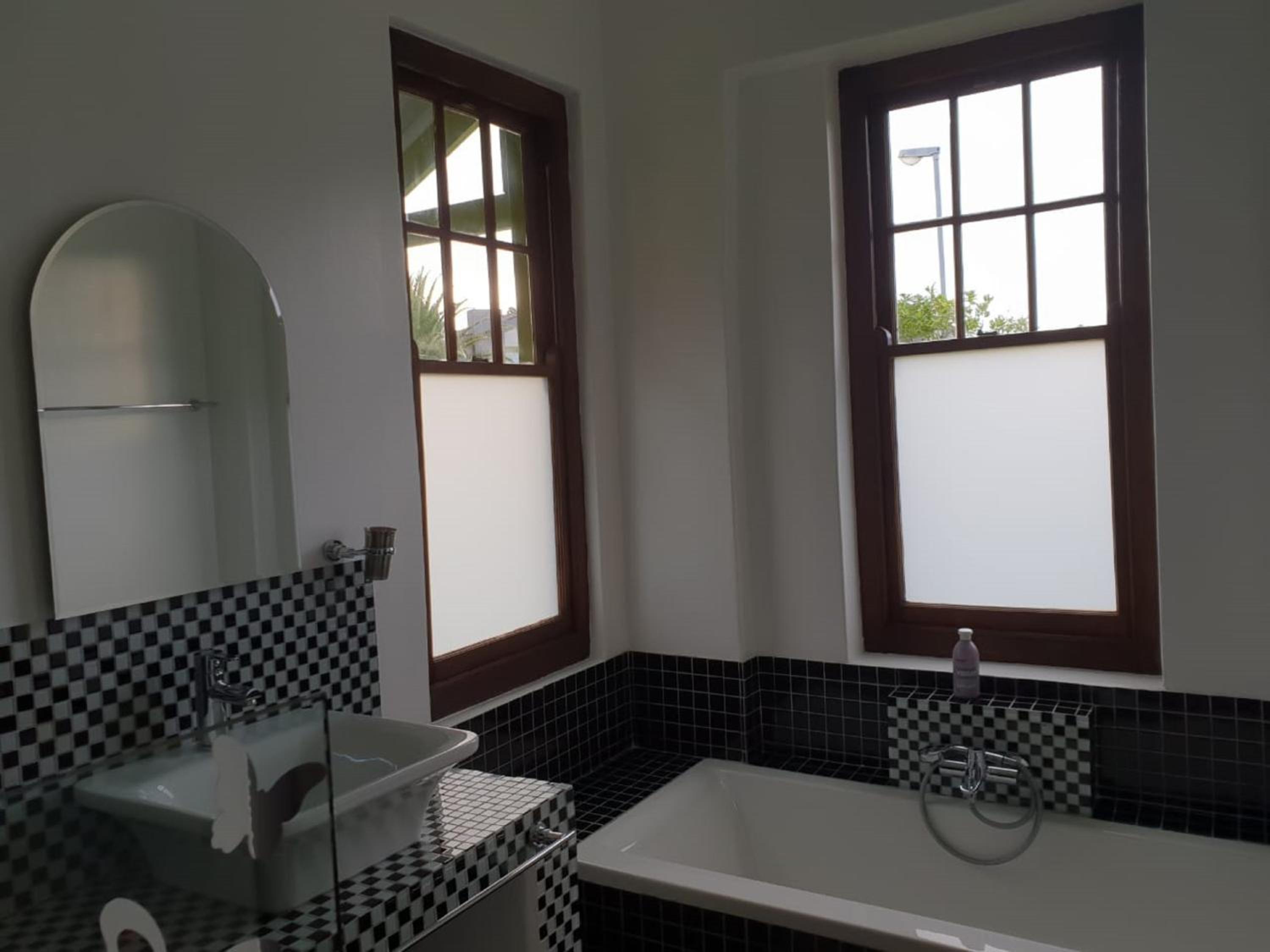 Deluxe Queen Room - Photo 9