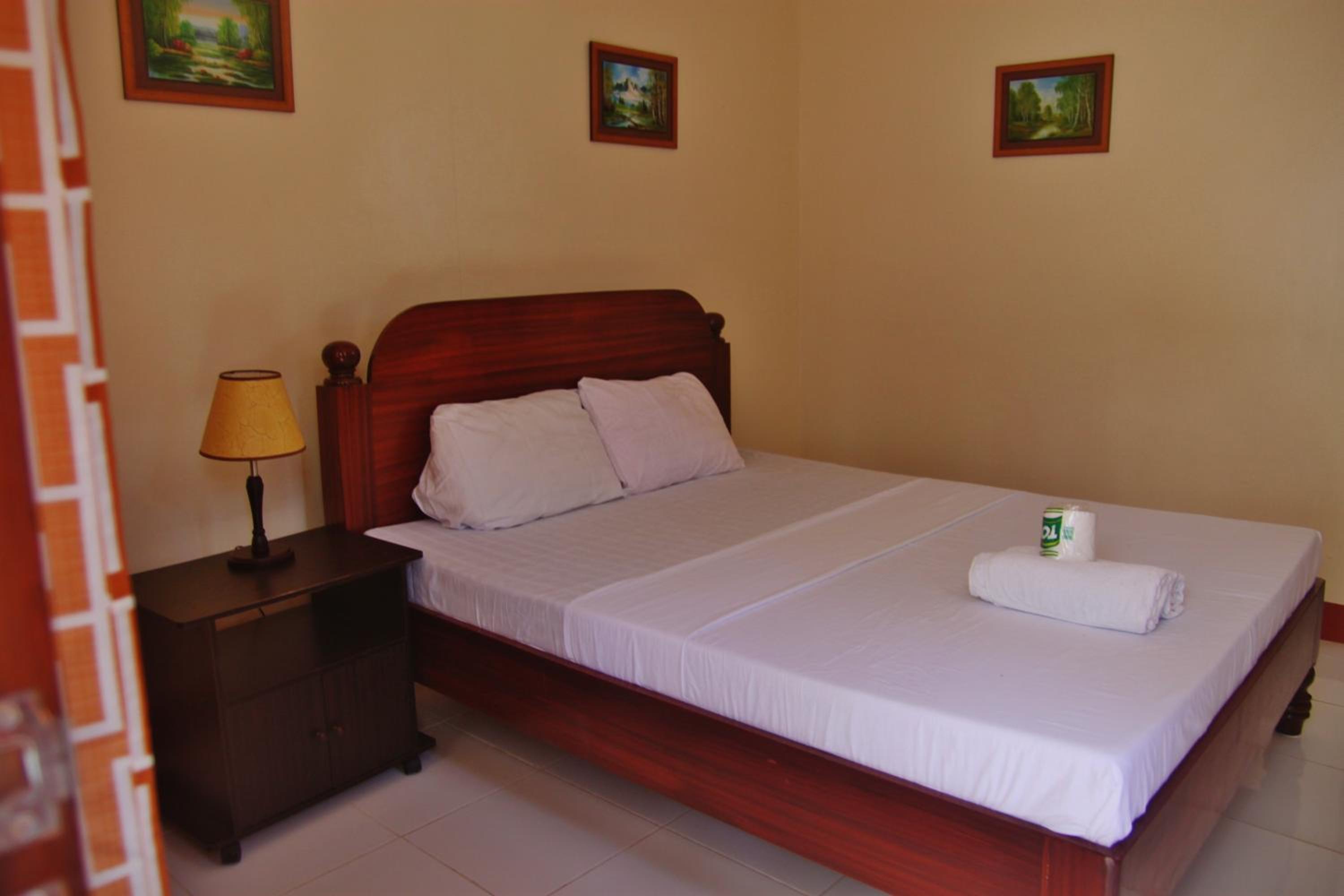 Superior Bungalow - Photo 2