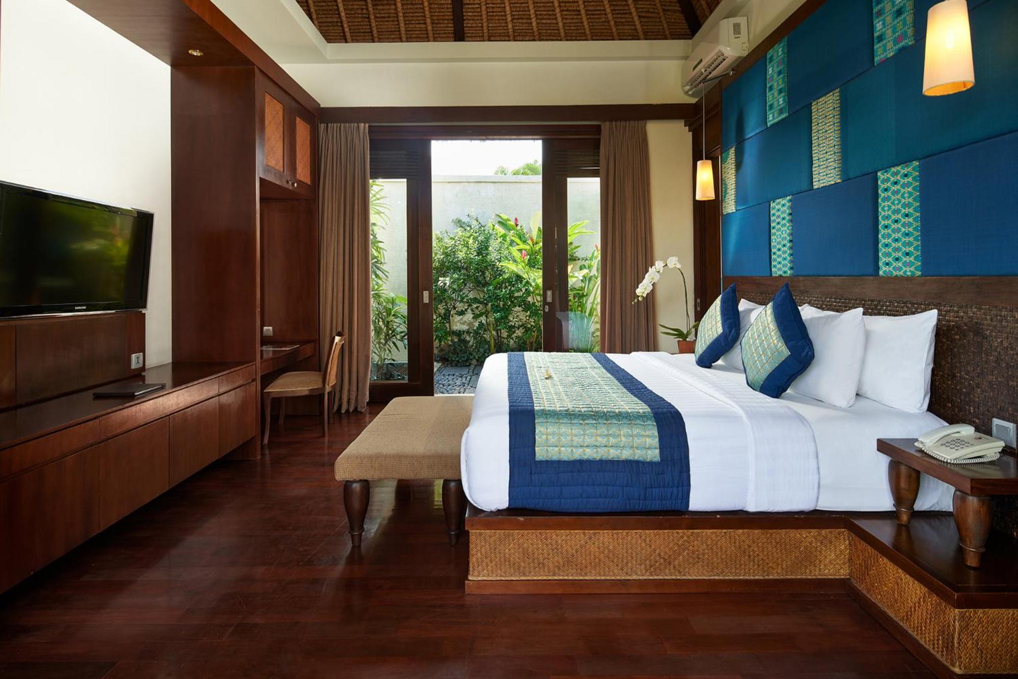Three-Bedroom Villa with Private Pool - Photo 17