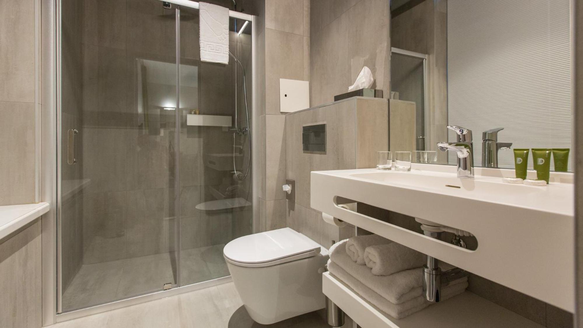 Standard Double or Twin Room with Roof Window photo 3