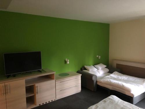 Deluxe Room (2 Adults + 1 Child)
