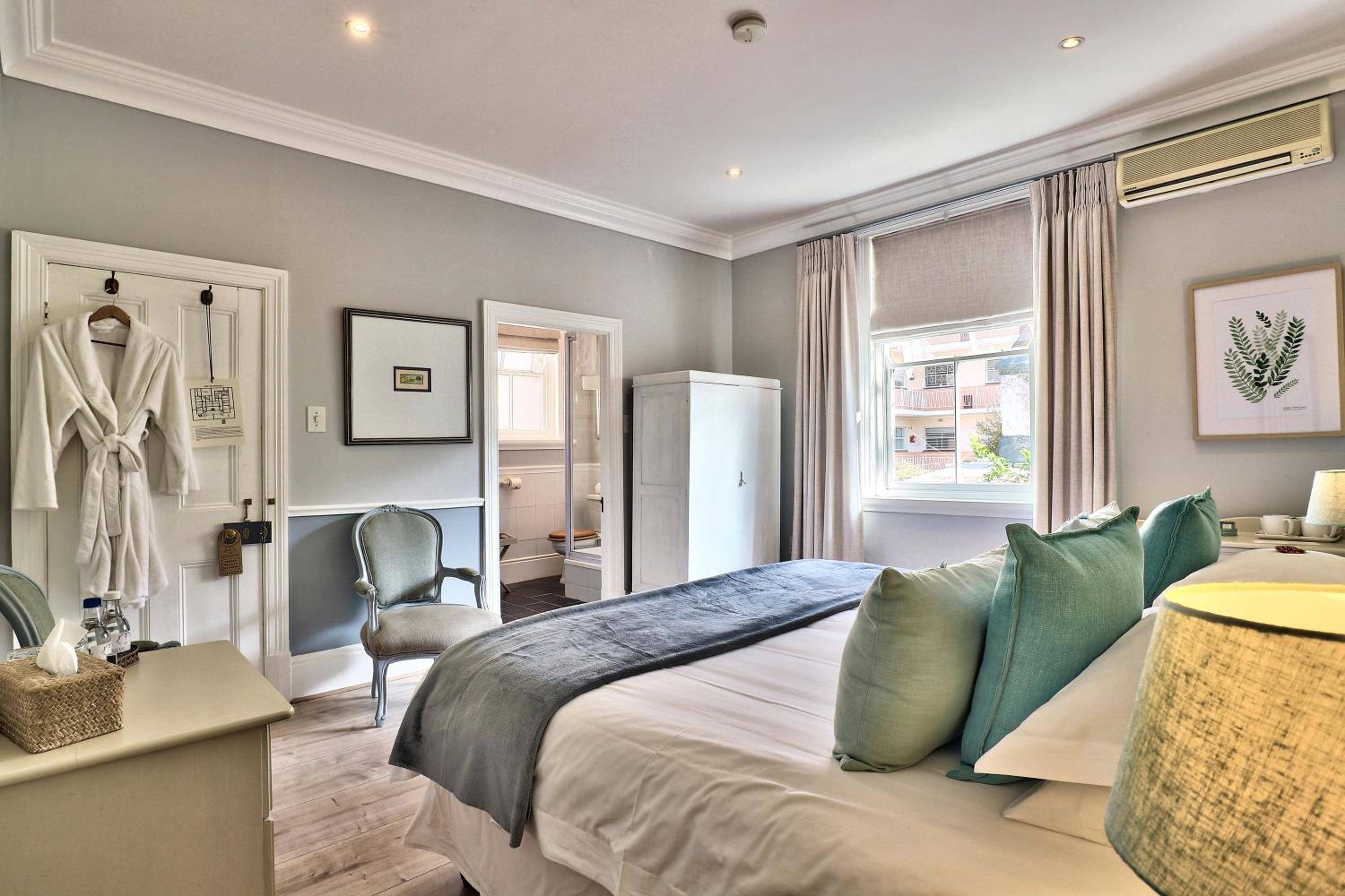 Deluxe Double or Twin Room - Photo 7