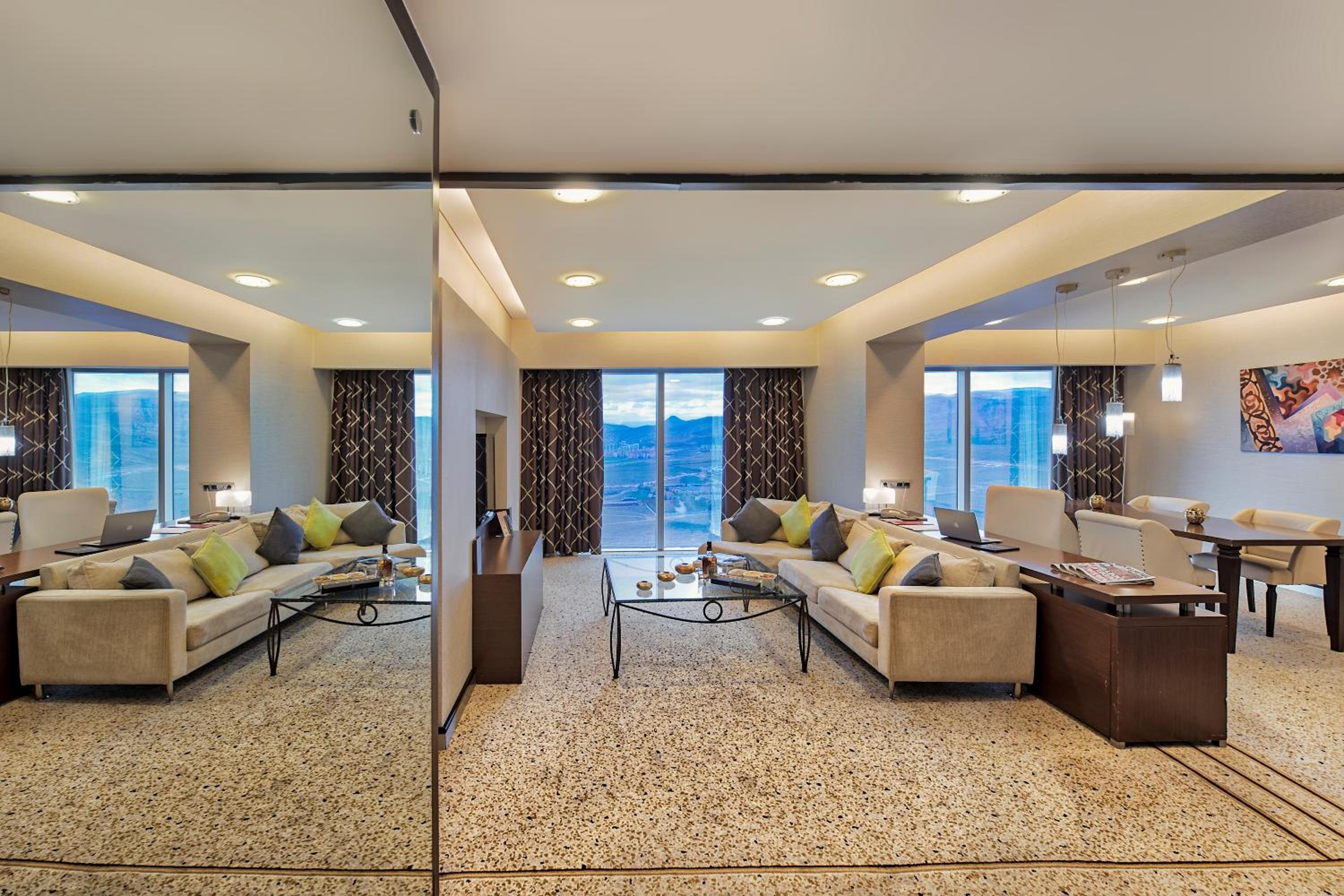 King Suite - Photo 2
