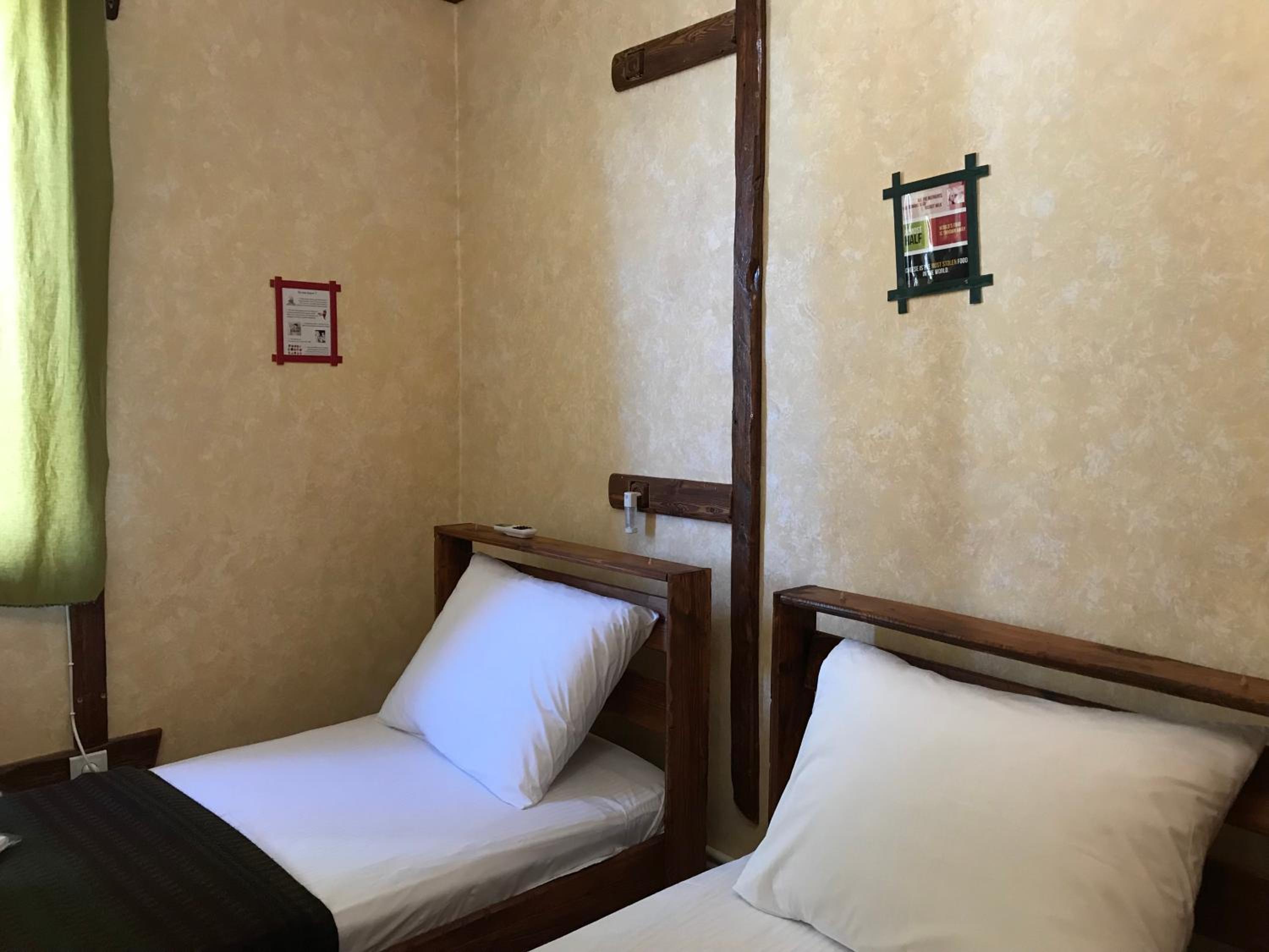 Twin Room with Private Bathroom photo 2