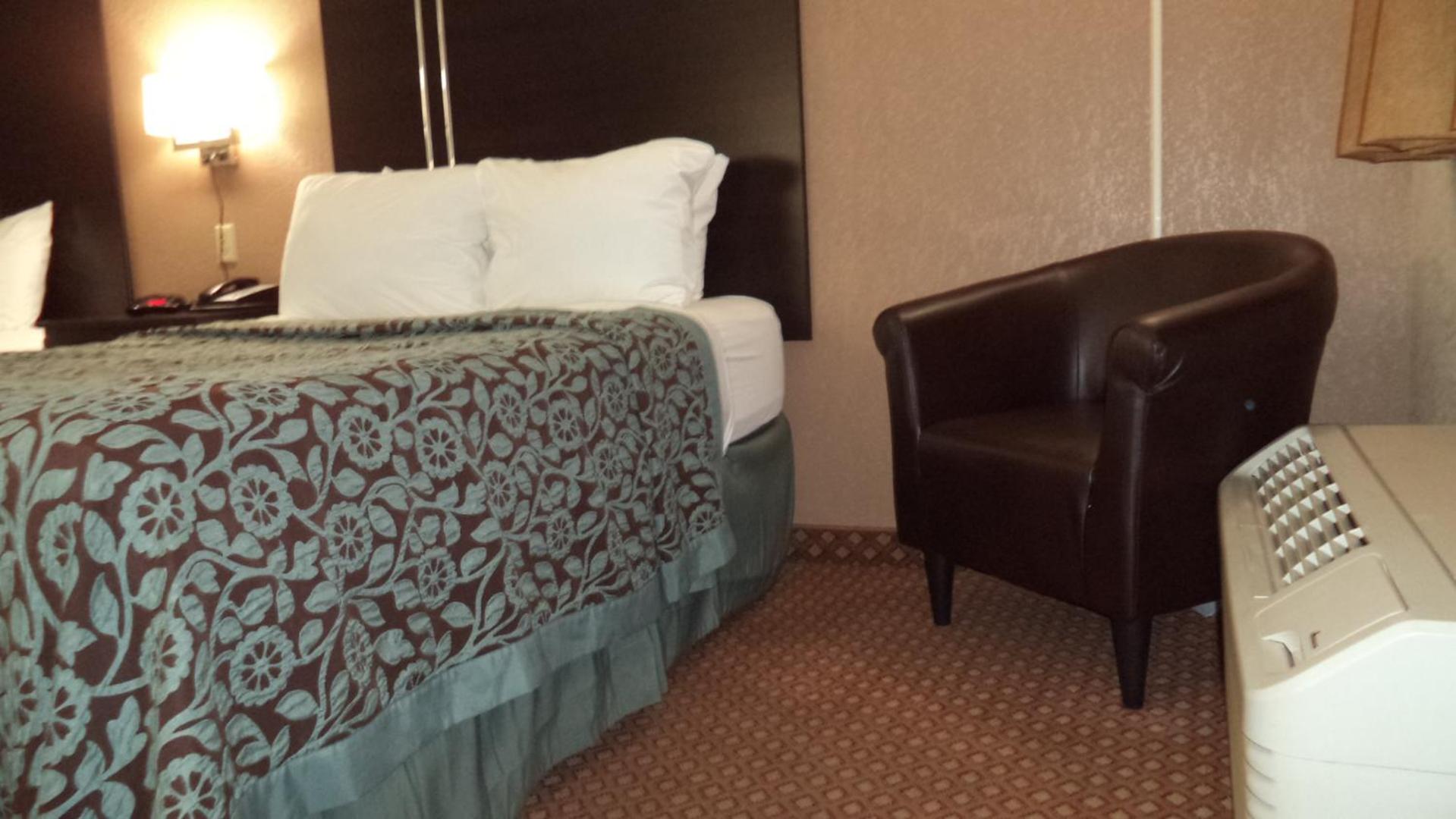 Double Room with Two Double Beds - Non-Smoking - Photo 3