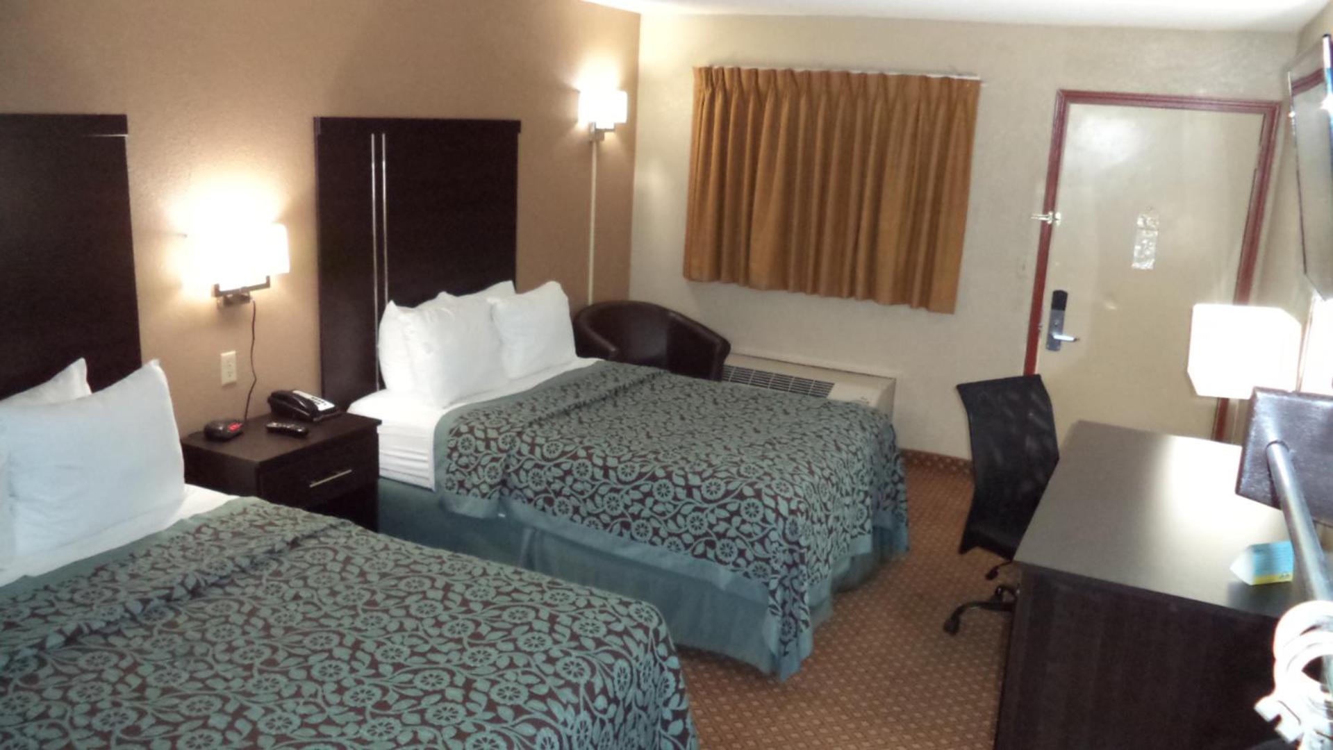 Double Room with Two Double Beds - Non-Smoking - Photo 6