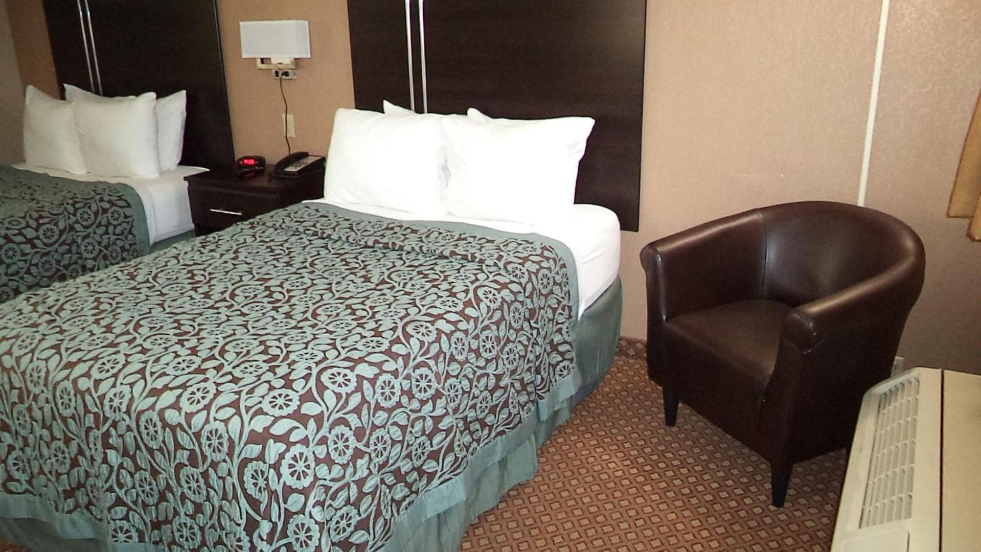Double Room with Two Double Beds - Non-Smoking - Photo 7