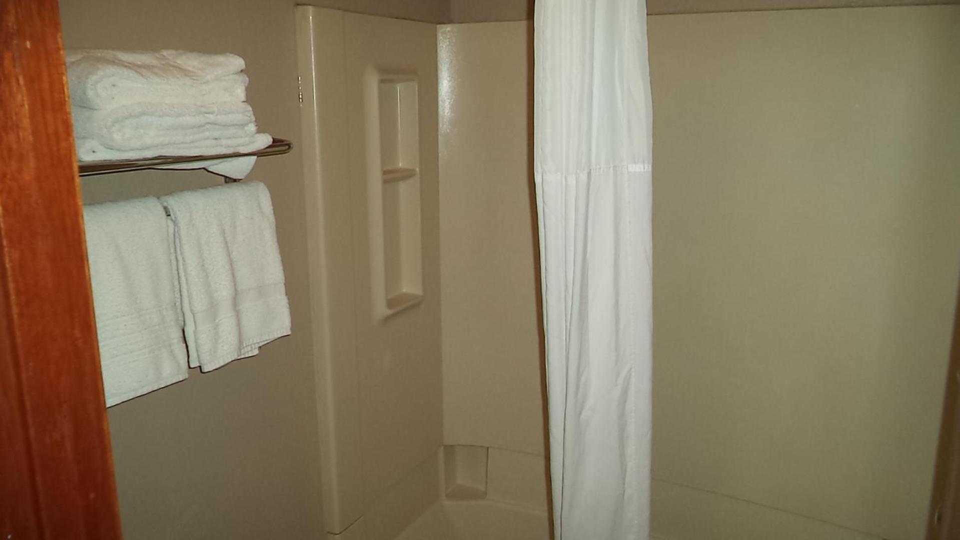 King Room - Non-Smoking - Photo 4