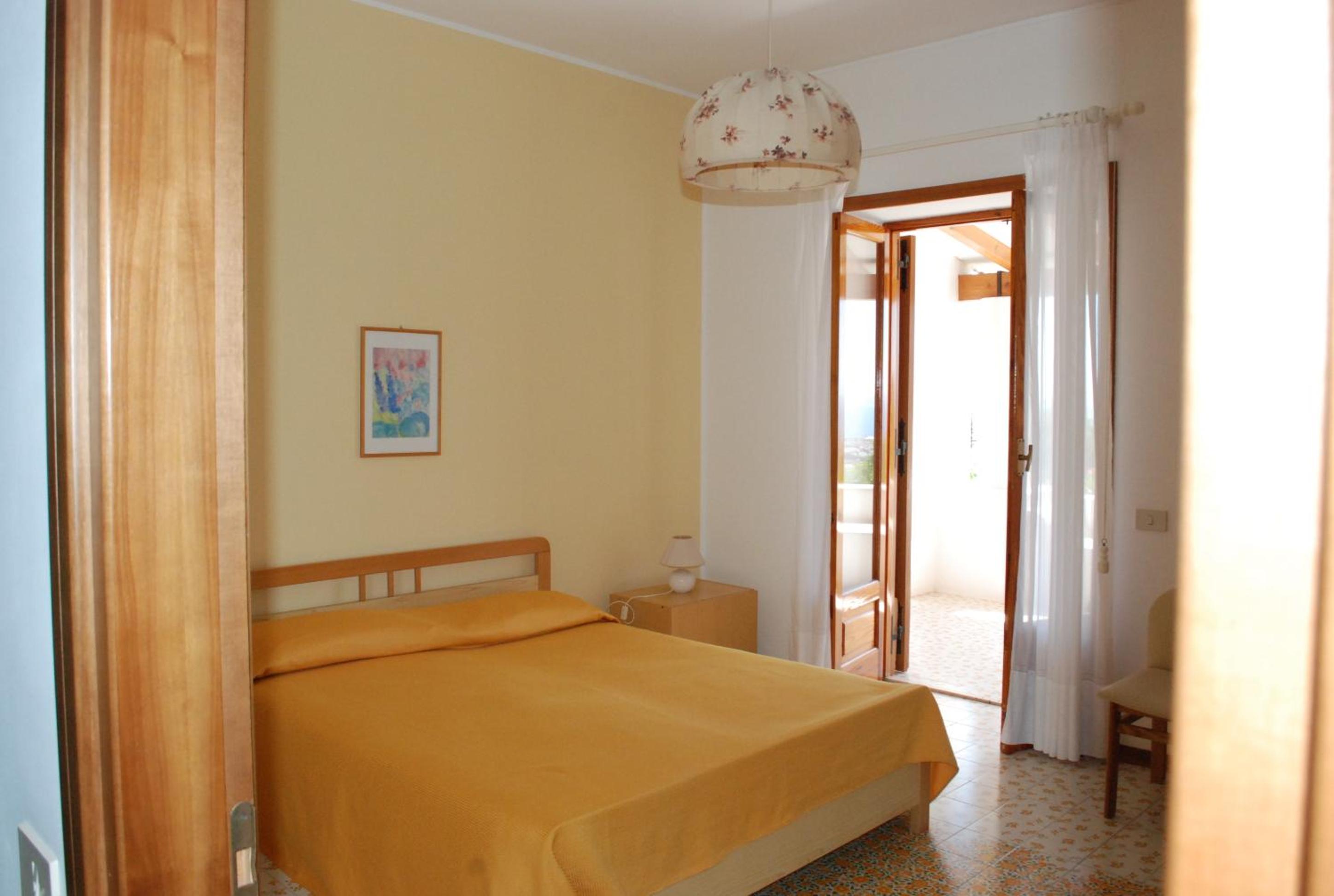Large One-Bedroom Apartment - Photo 4