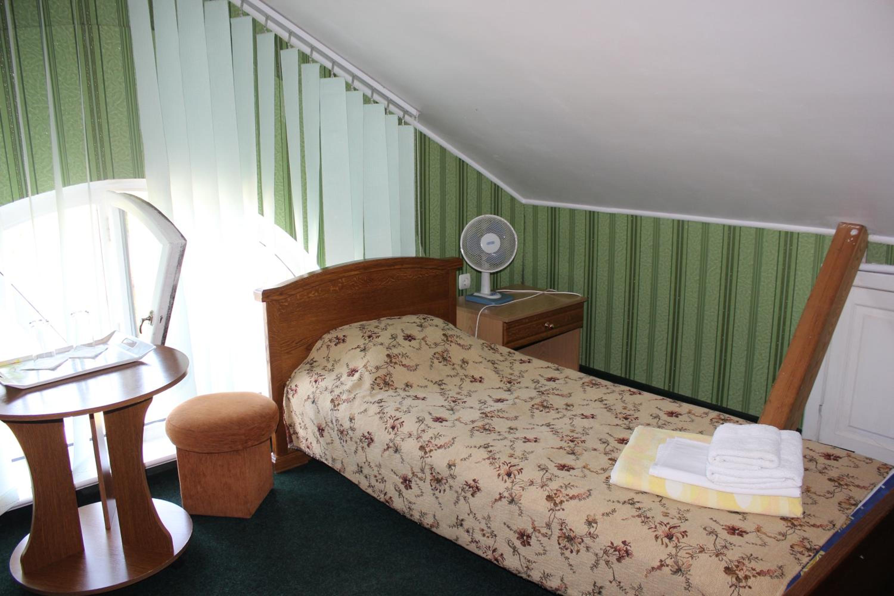 Budget Twin Room photo 3