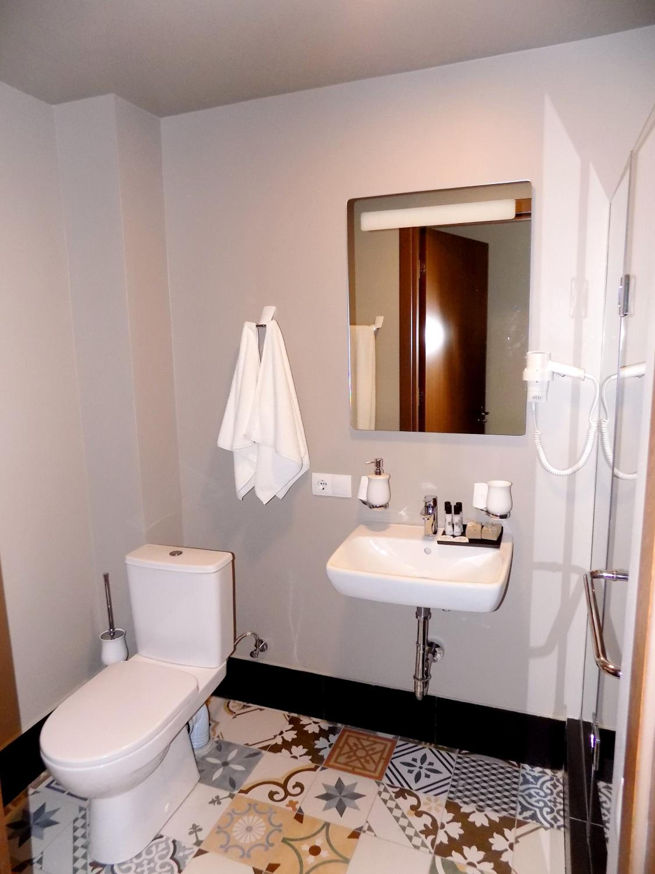 Superior Twin Room with City View photo 3