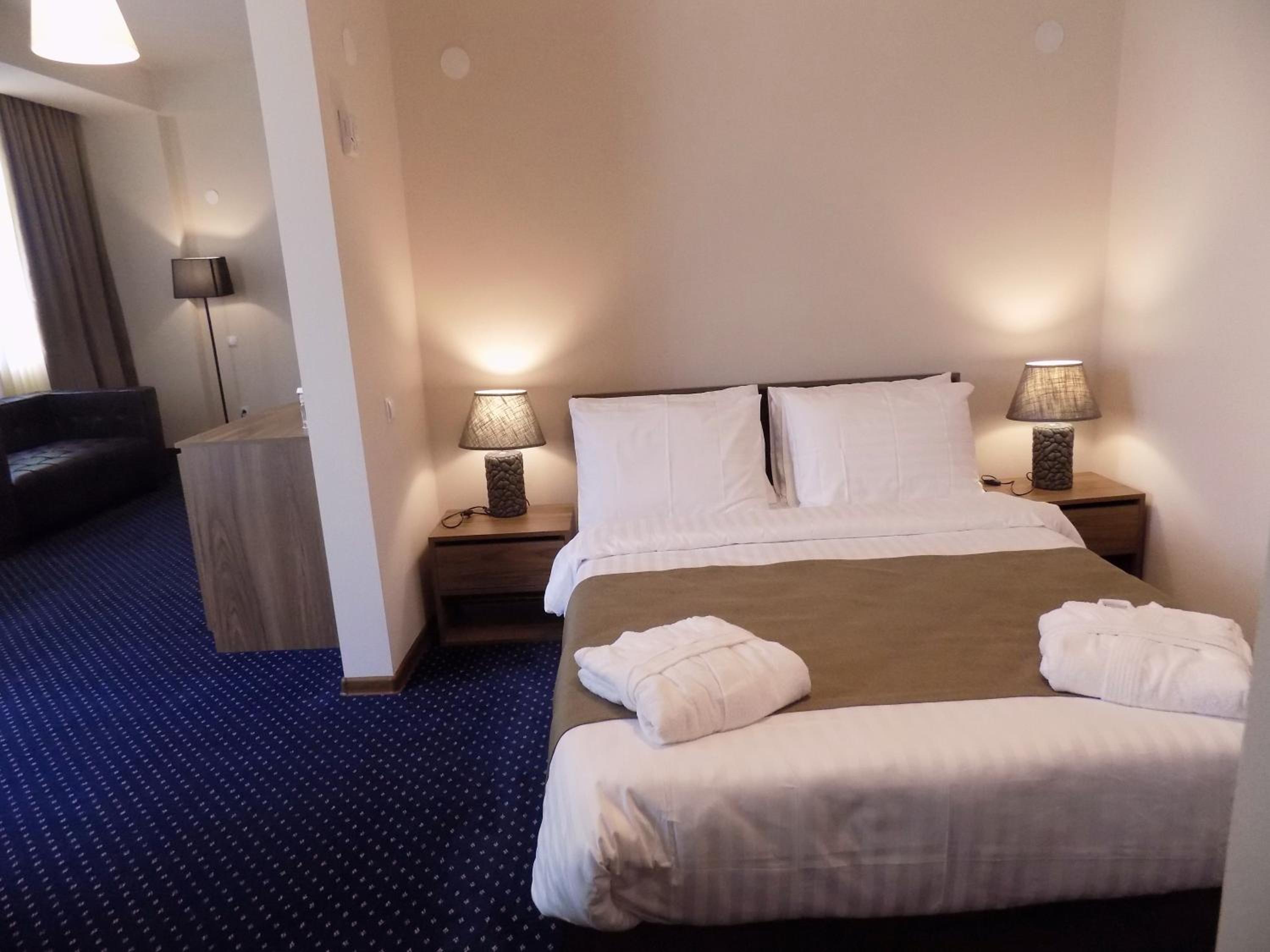 Deluxe Family Suite photo 3