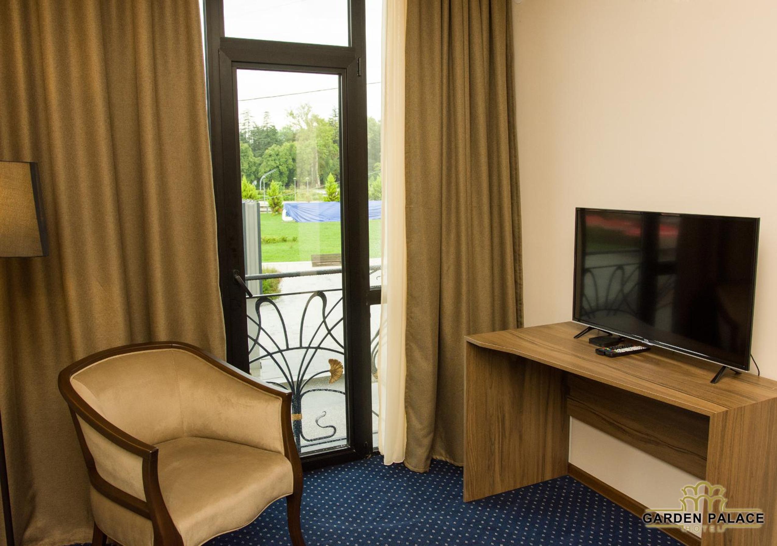 Junior Suite with Garden View
