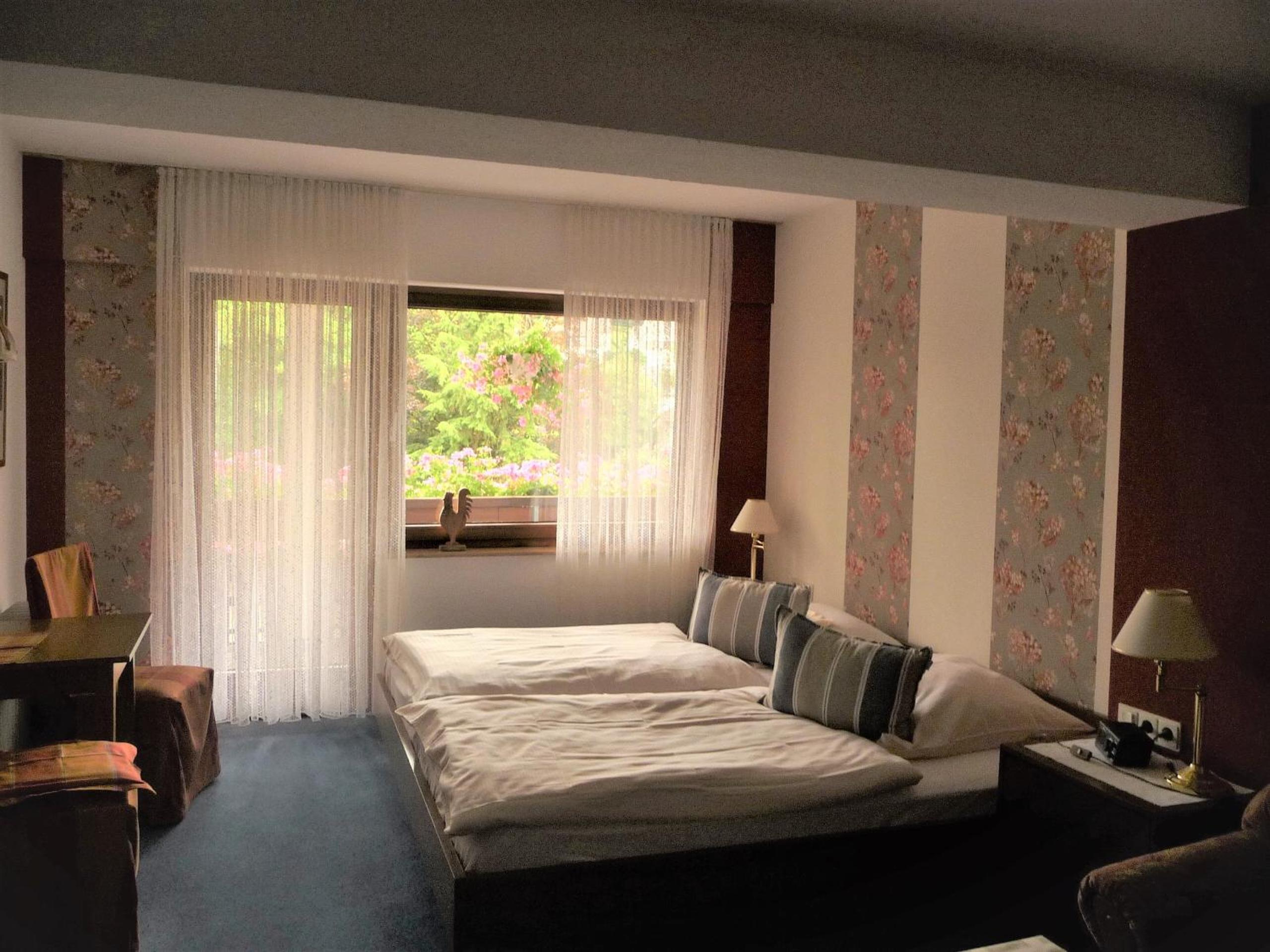 Double Room with Balcony - Photo 2