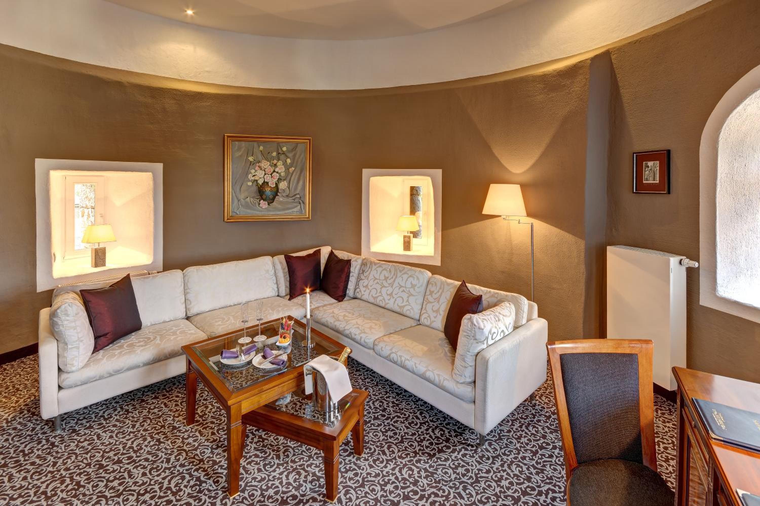 Suite with Queen Bed and City View - Photo 4