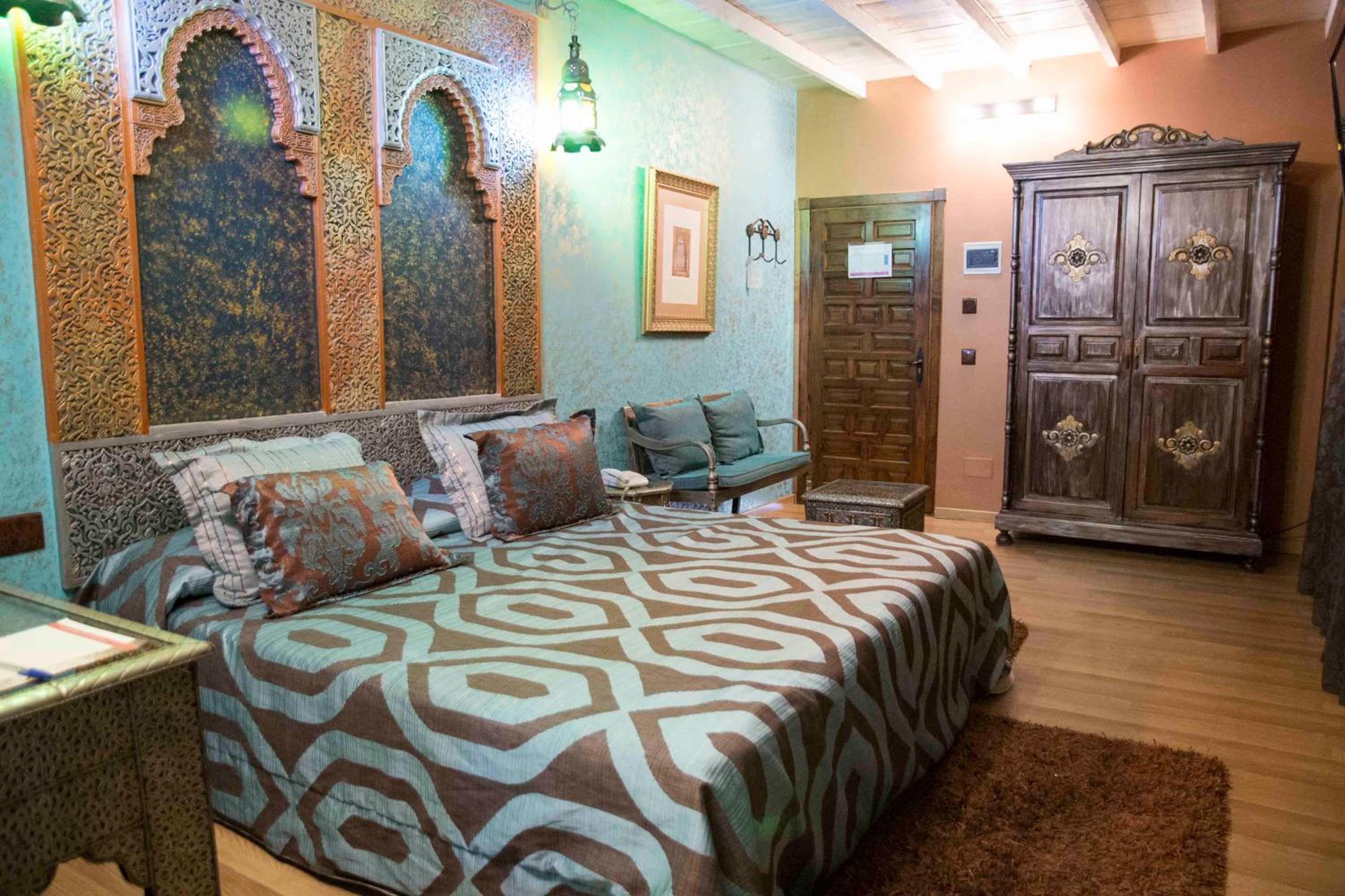 Suite with Hot Tub photo 3