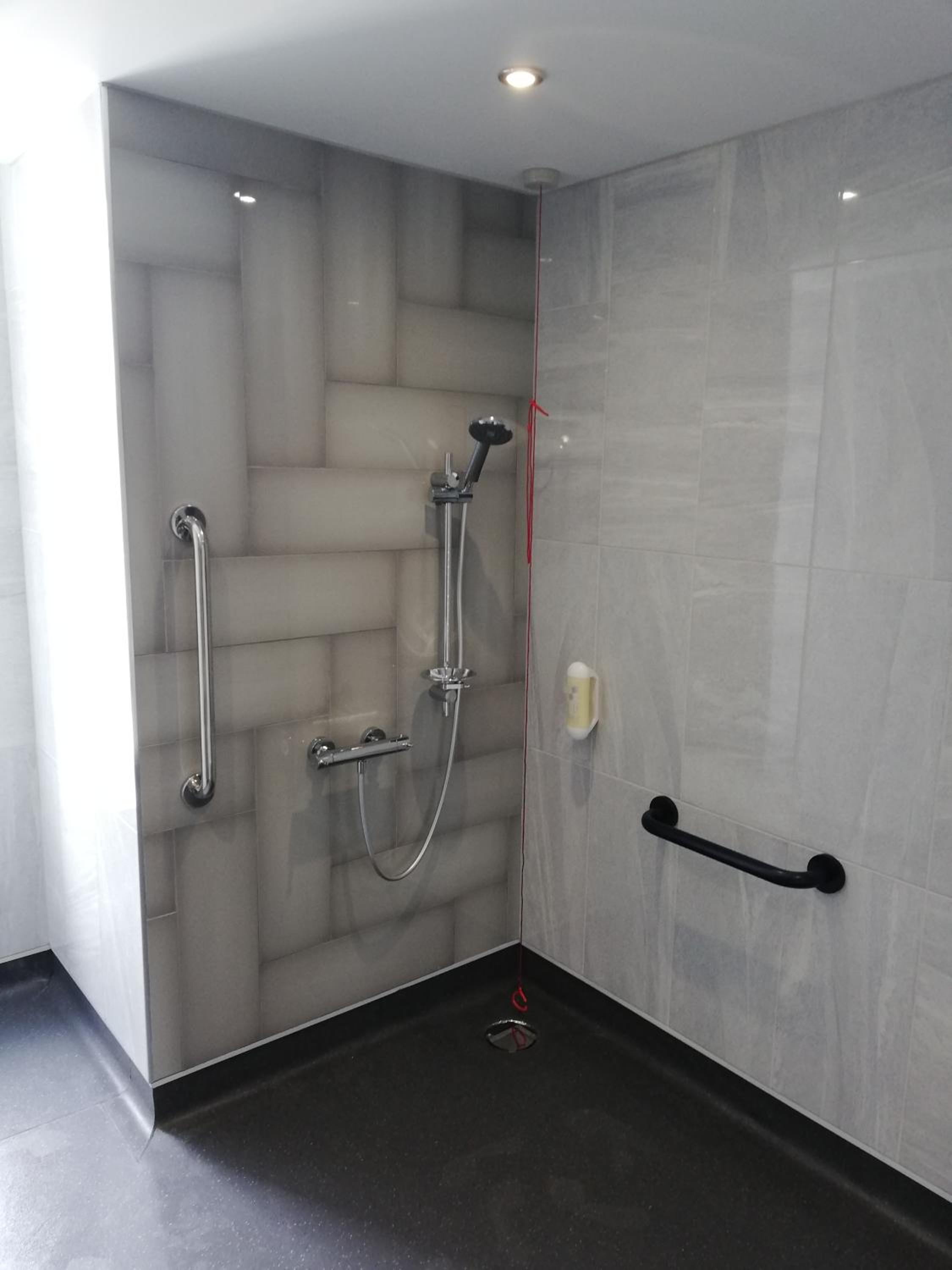 Twin Room - Disability Access photo 2