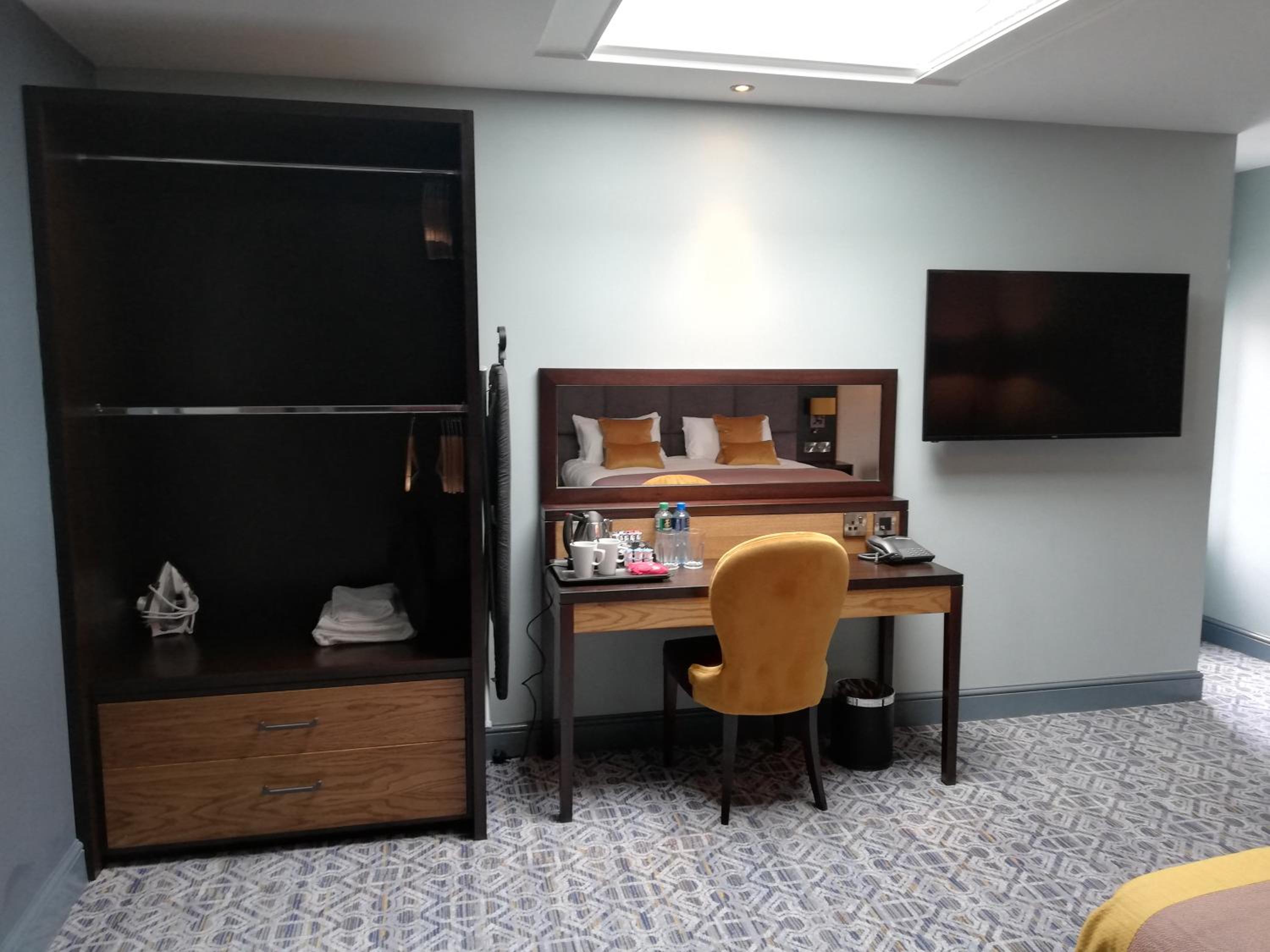 Twin Room - Disability Access photo 3