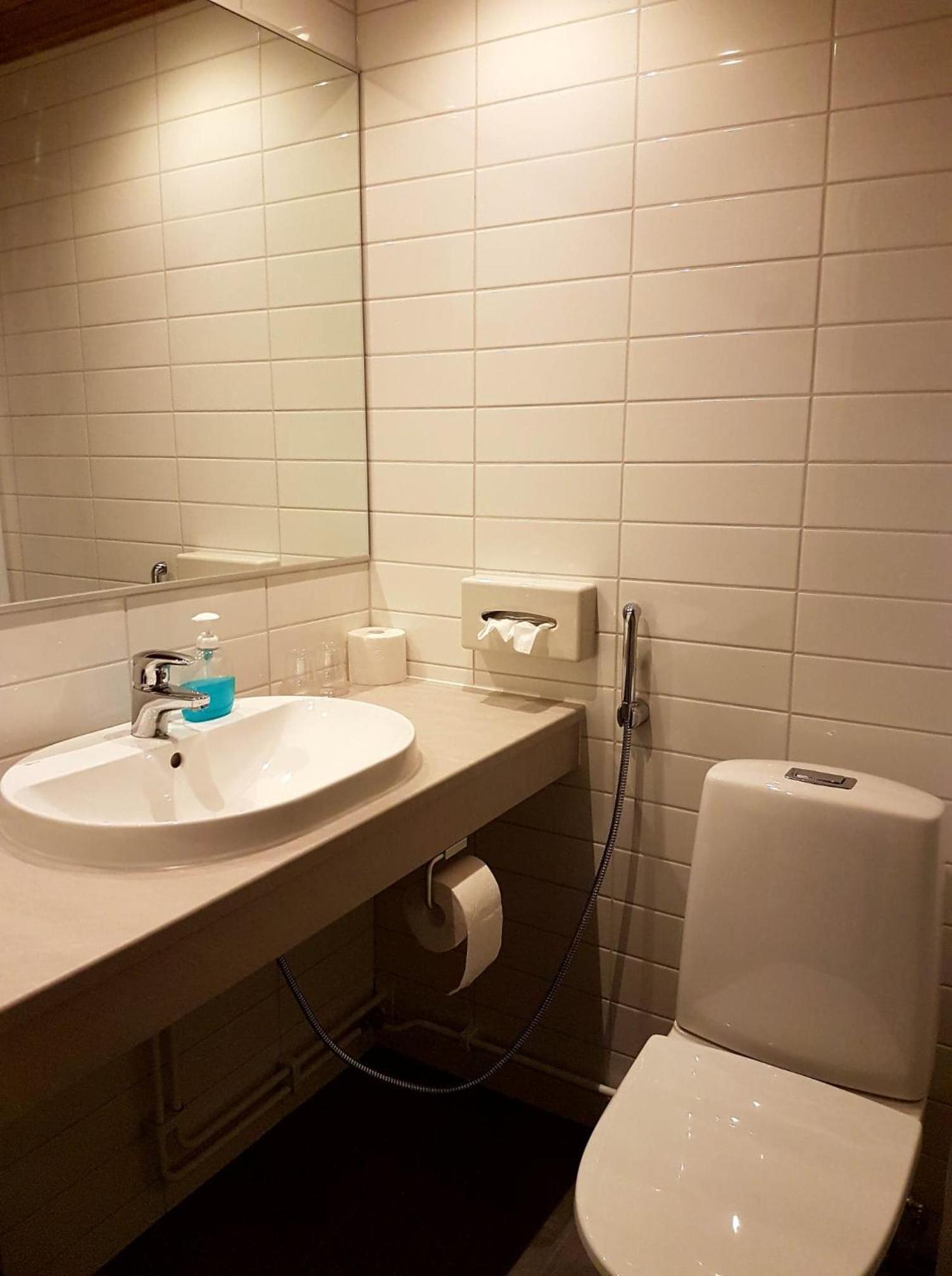 Twin Room - Photo 2