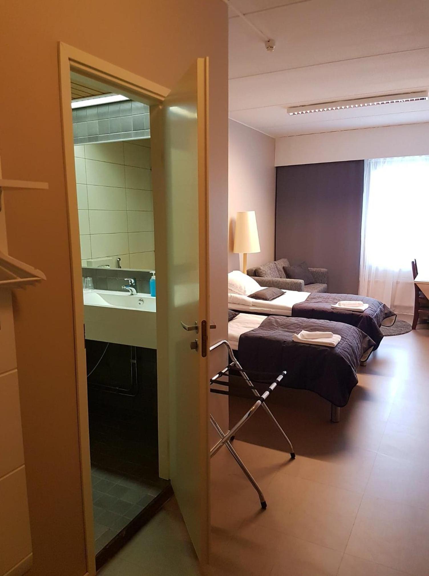 Twin Room - Photo 8