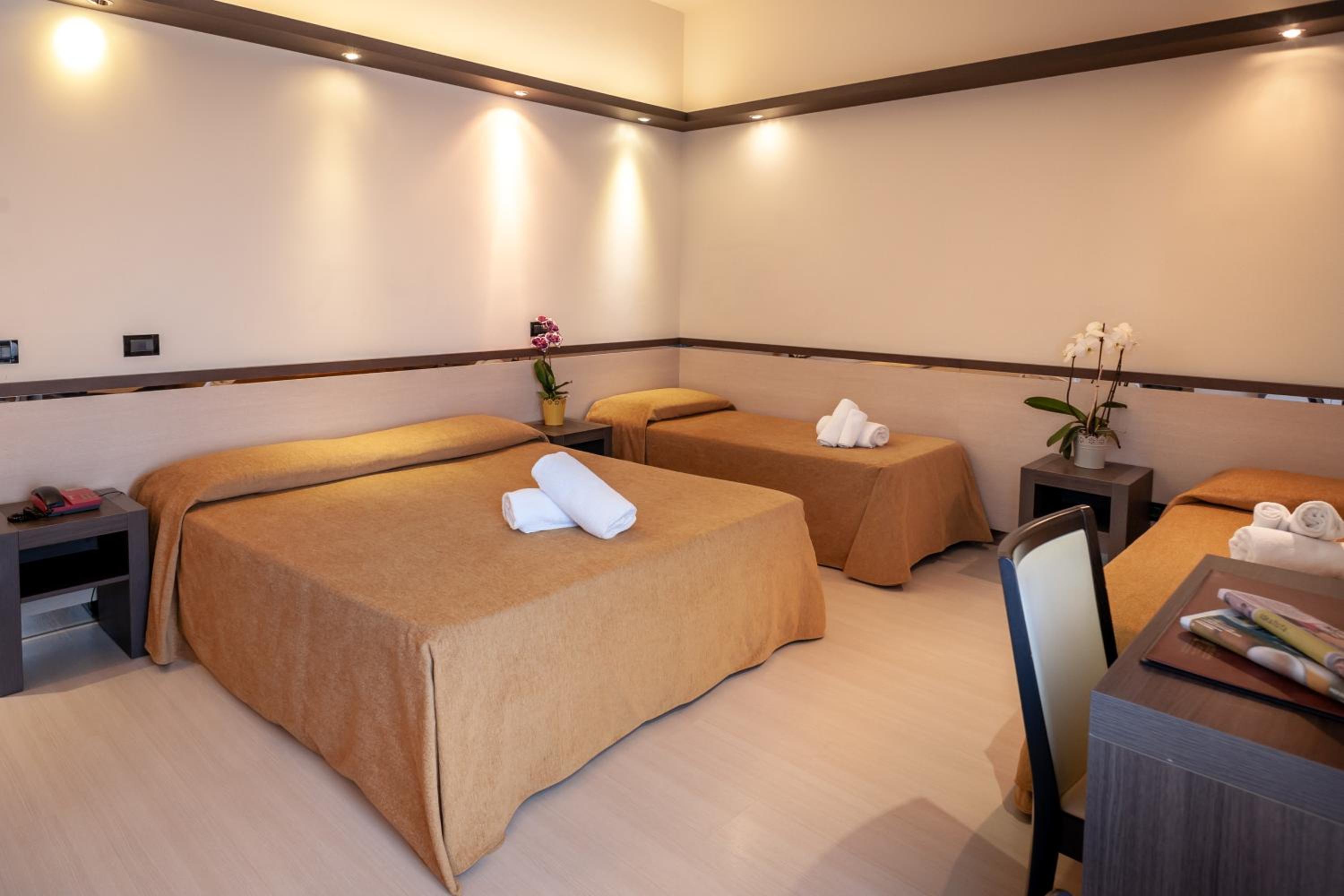 Quadruple Room - Photo 3