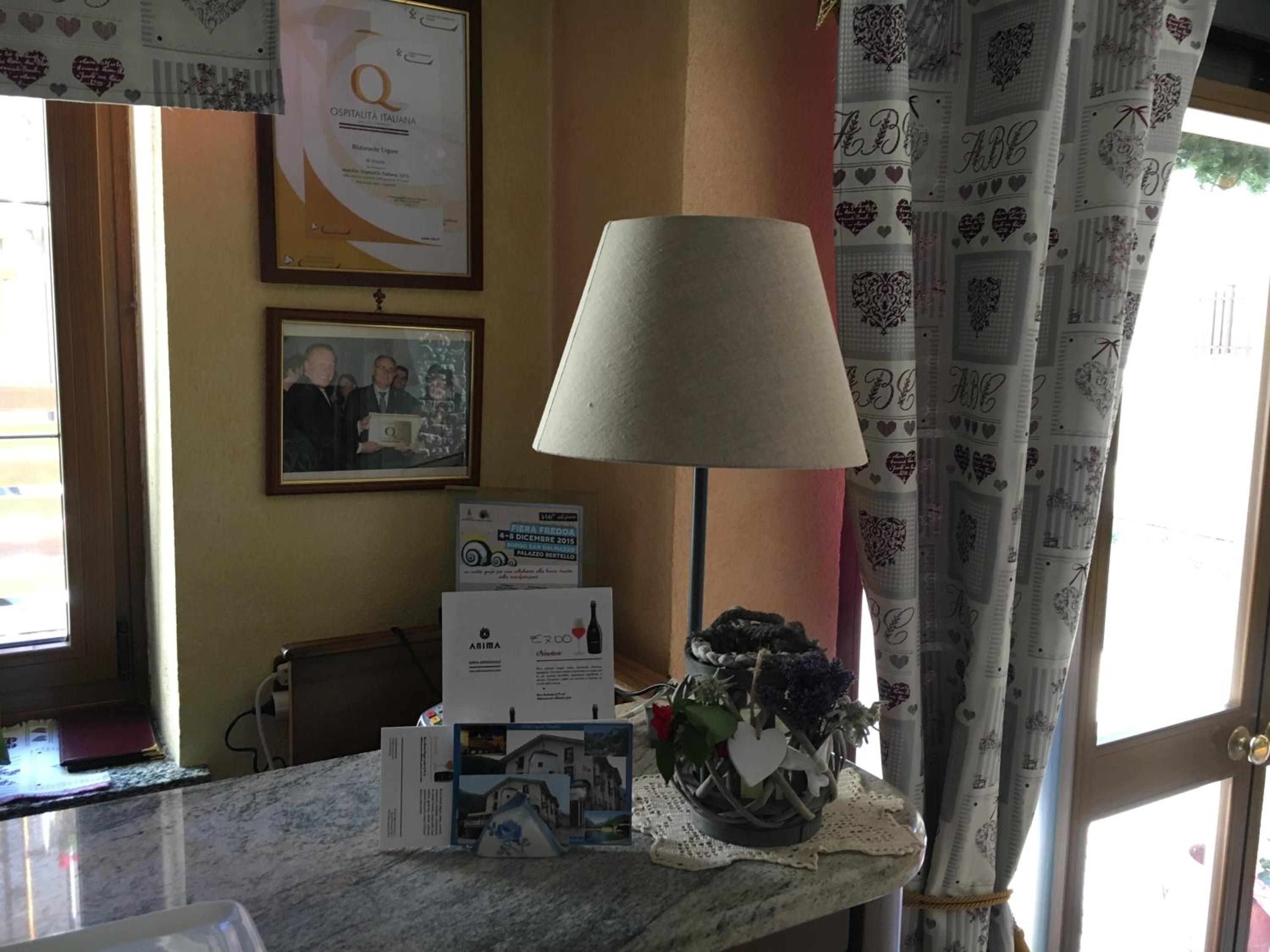 Double or Twin Room with Balcony - Photo 7