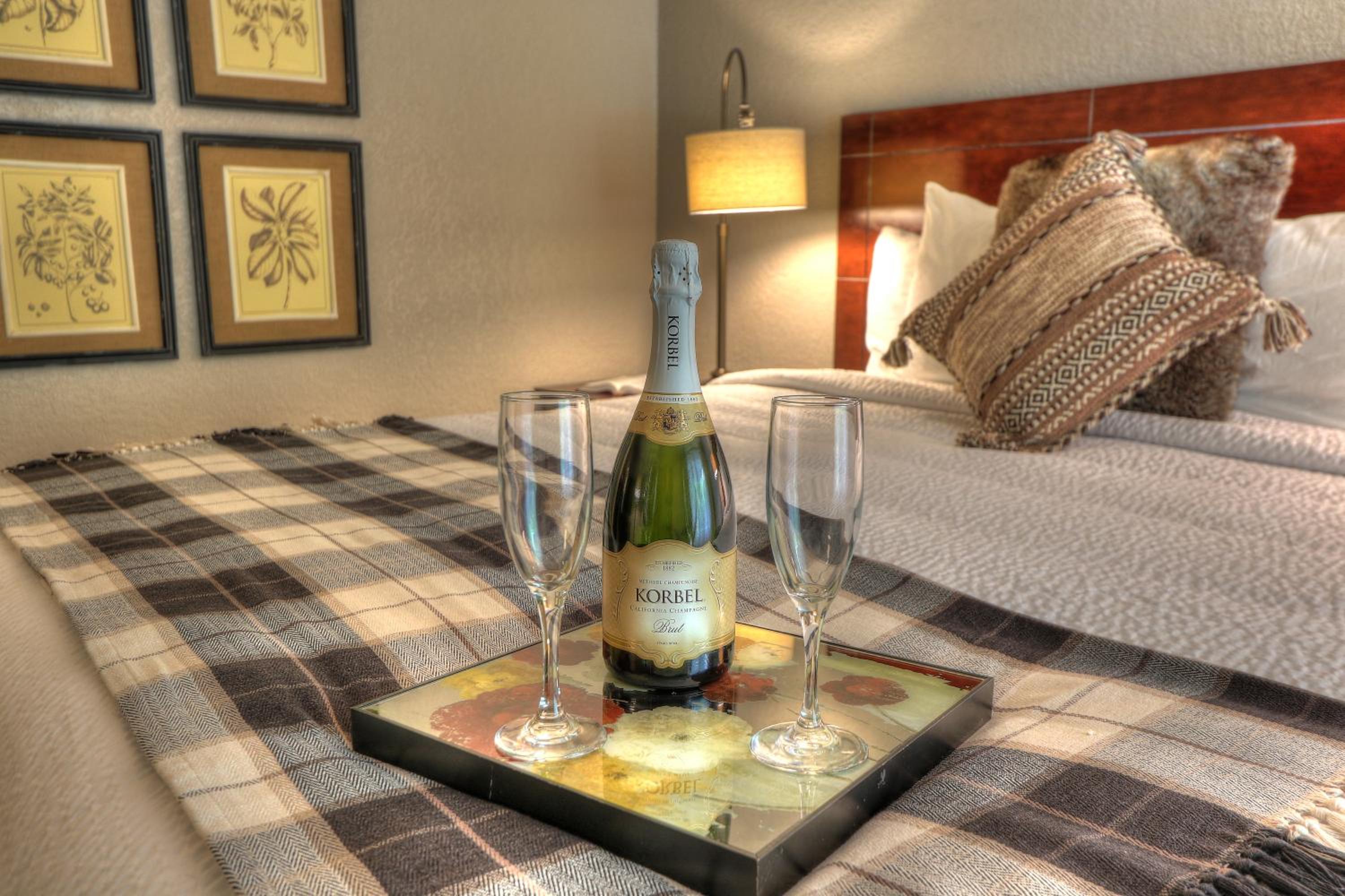 Deluxe King Bed With Jacuzzi, Fireplace and Balcony photo 3