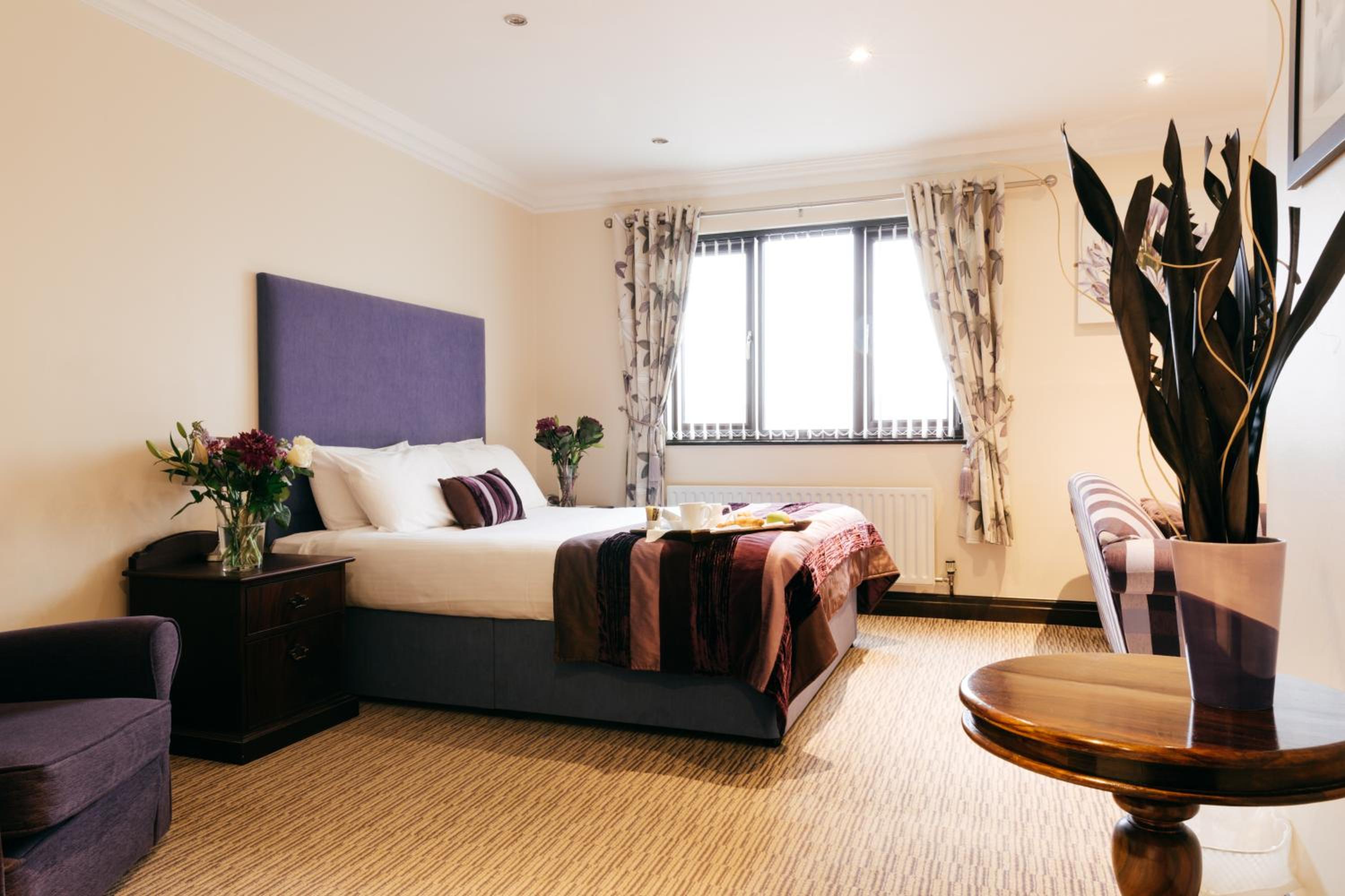 King Suite with Sofa Bed - Non-Smoking - Photo 8