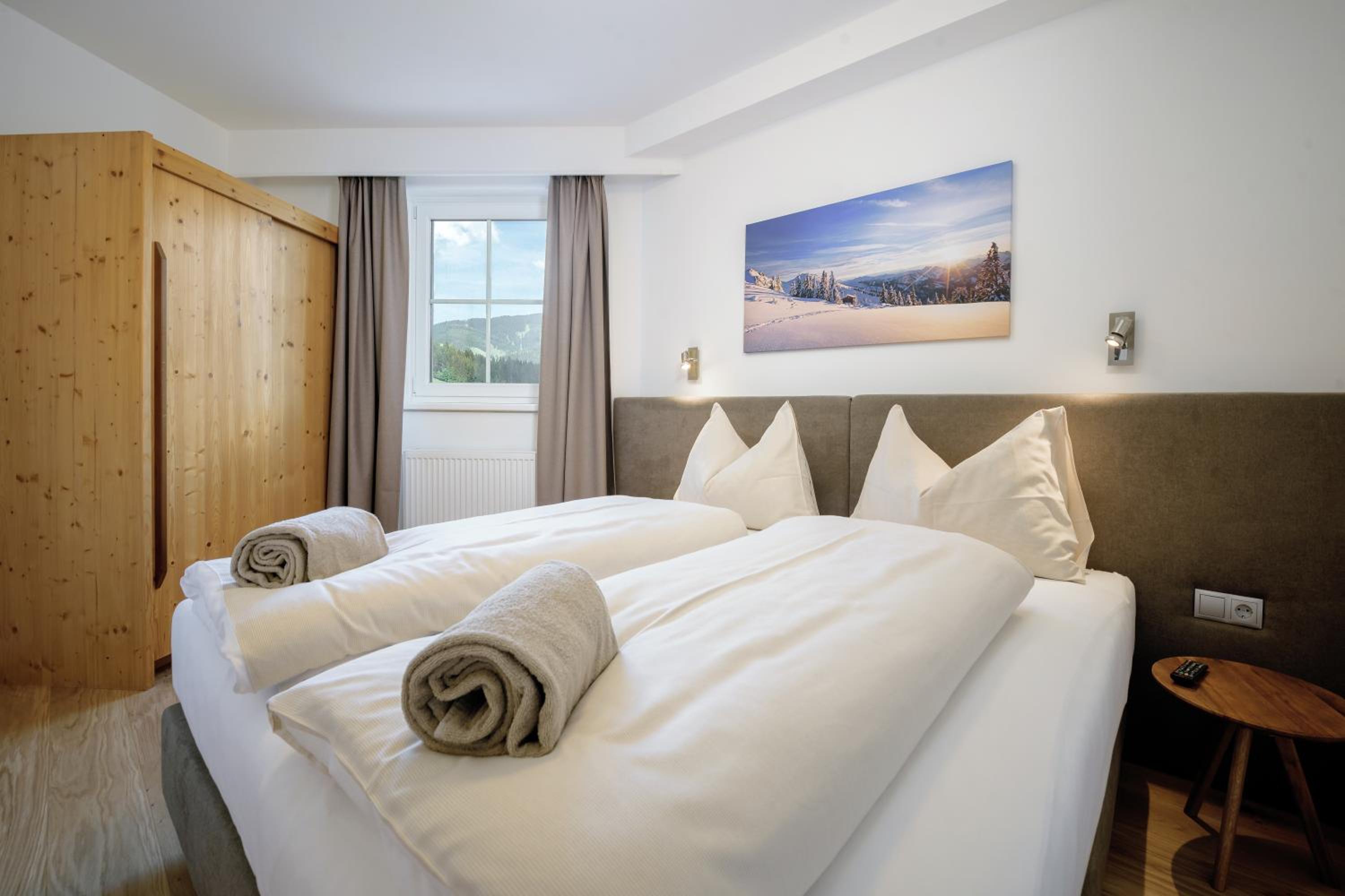 Three-Bedroom Apartment with Balcony photo 1