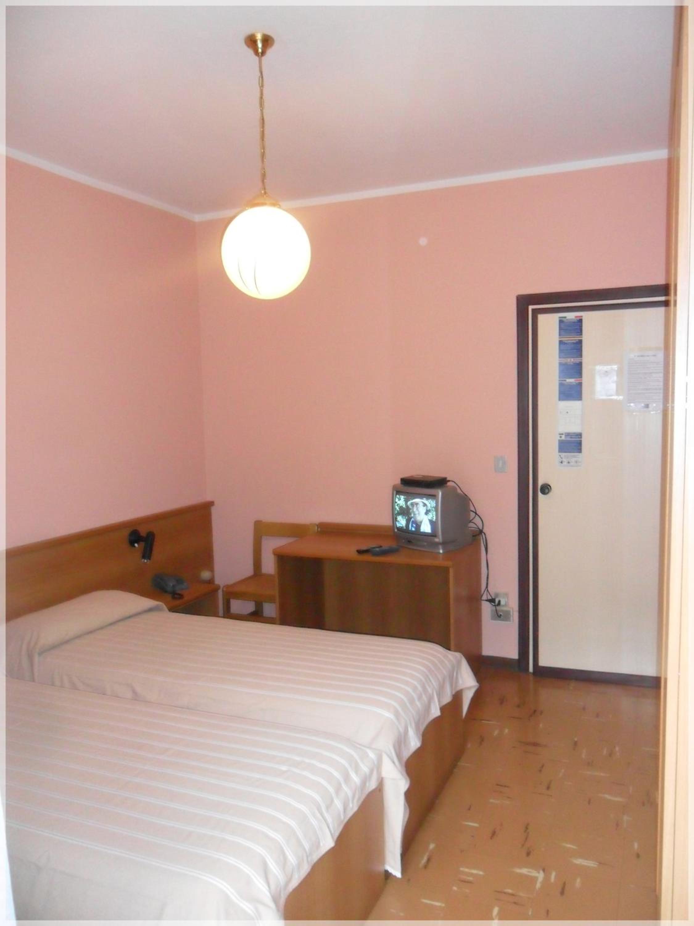 Twin Room with Shared Bathroom photo 2
