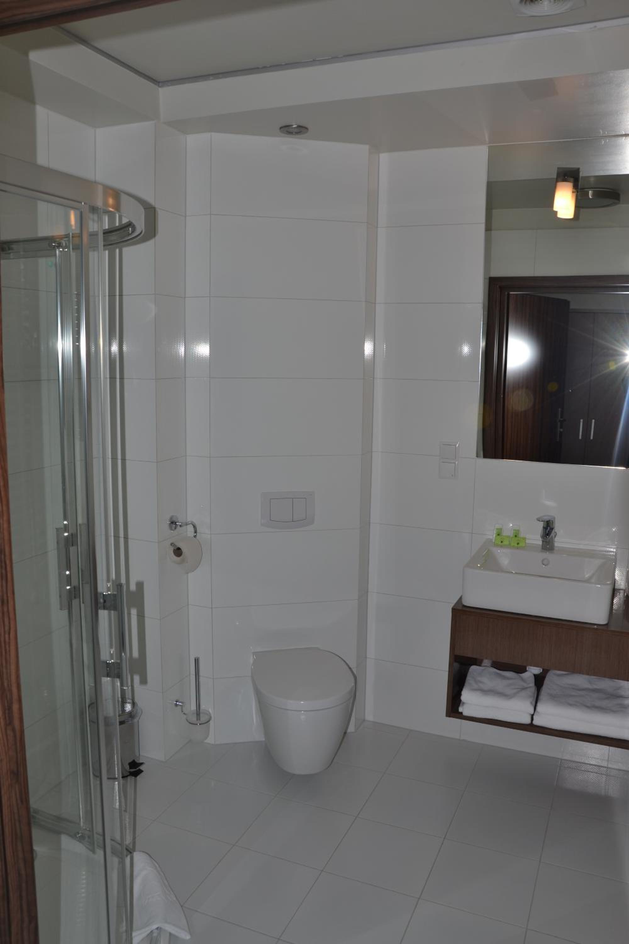 Deluxe Queen Room - Photo 5