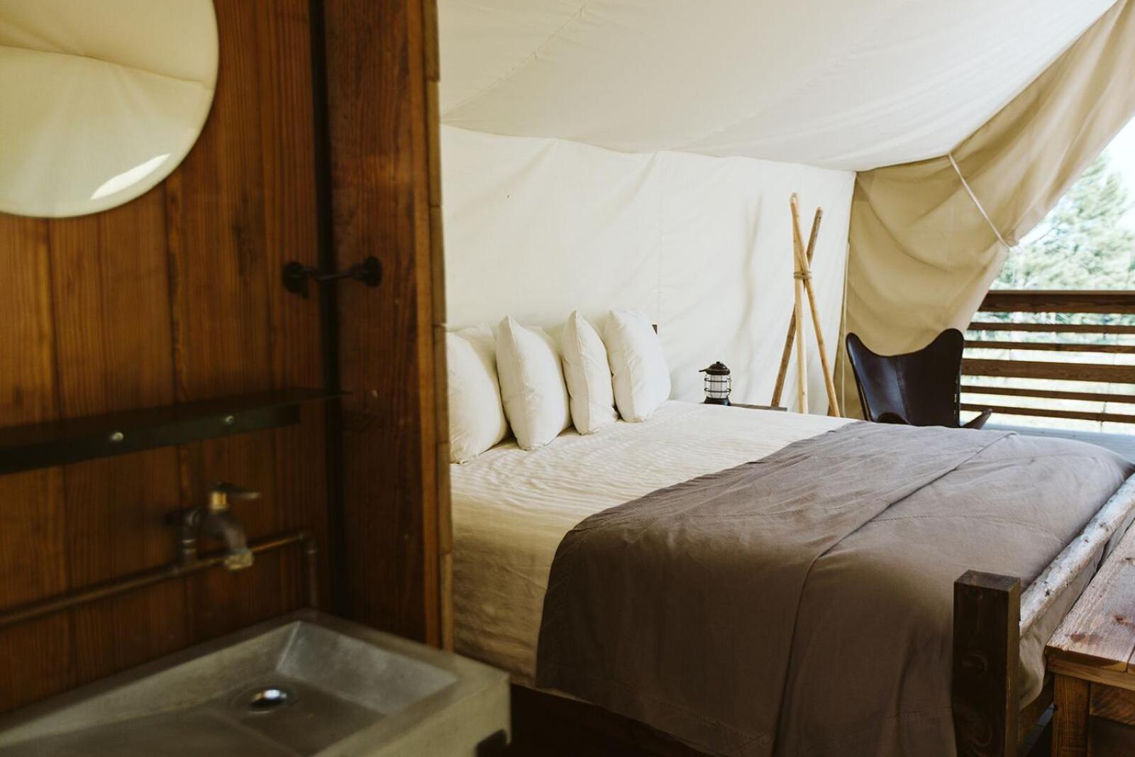 Deluxe Tent with Private Bathroom photo 1