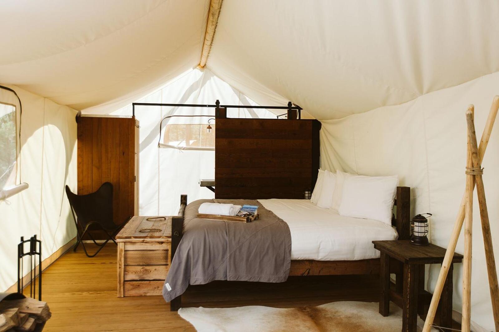 Deluxe Tent with Private Bathroom photo 2