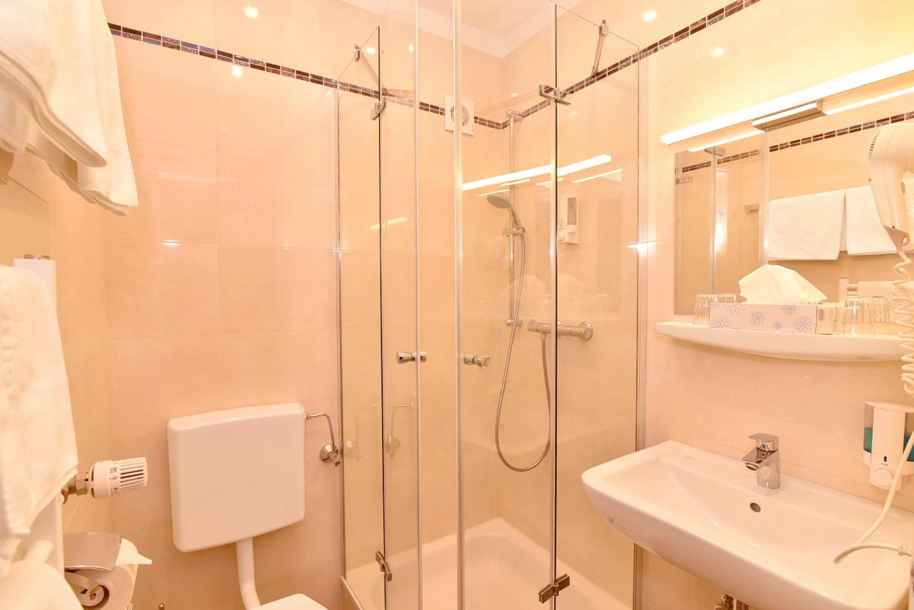 Economy Double or Twin Room photo 2