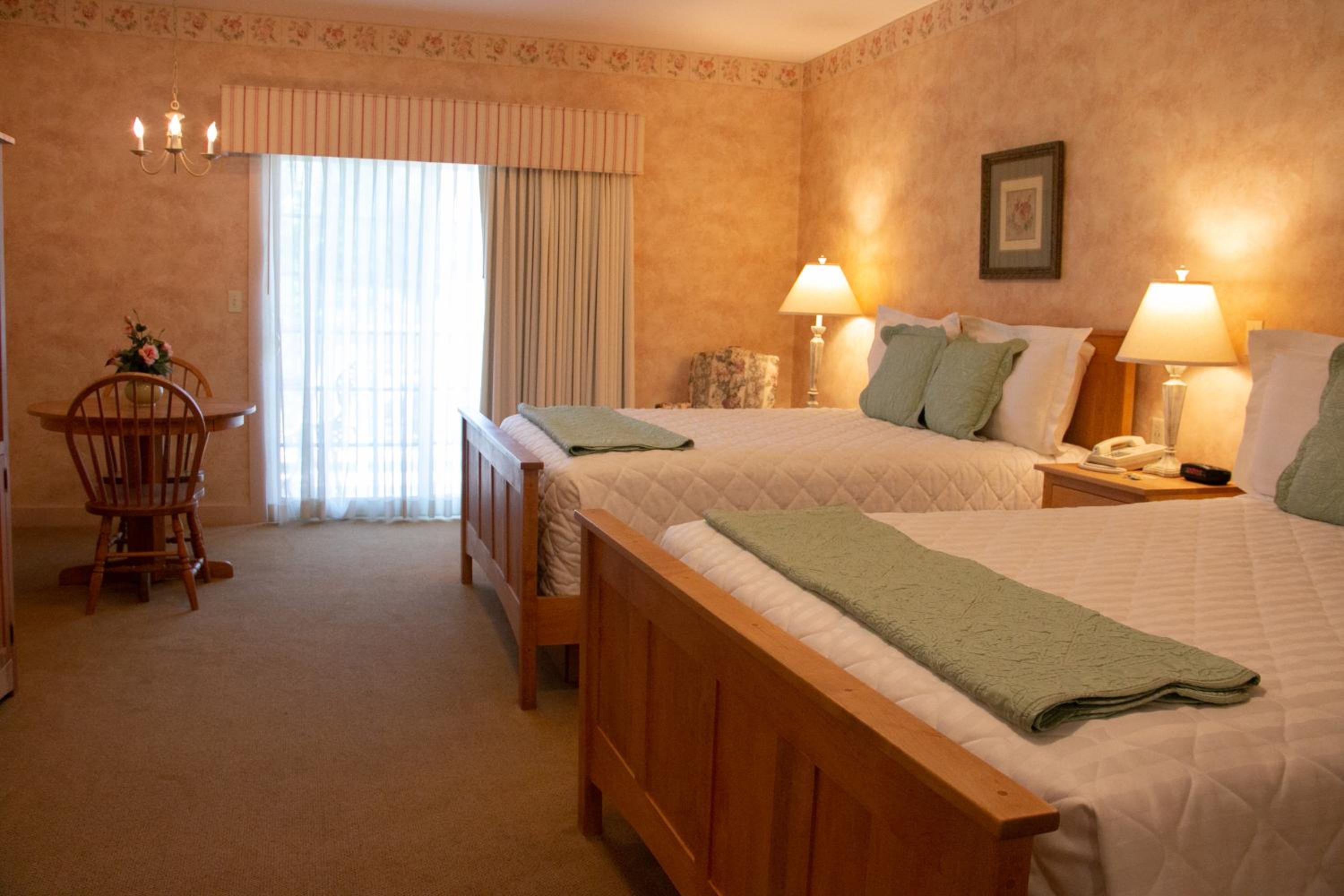 Standard Queen Room photo 2