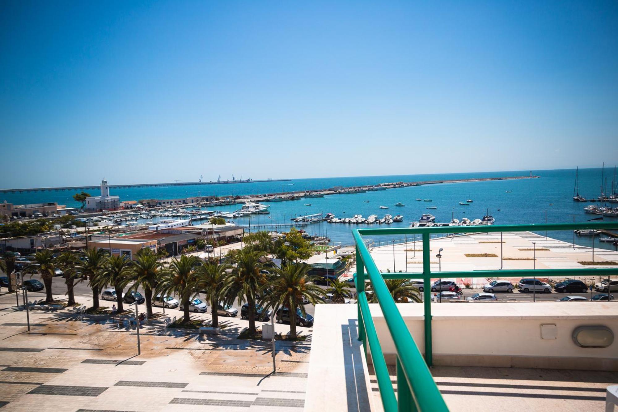 Deluxe Triple Room with Sea View