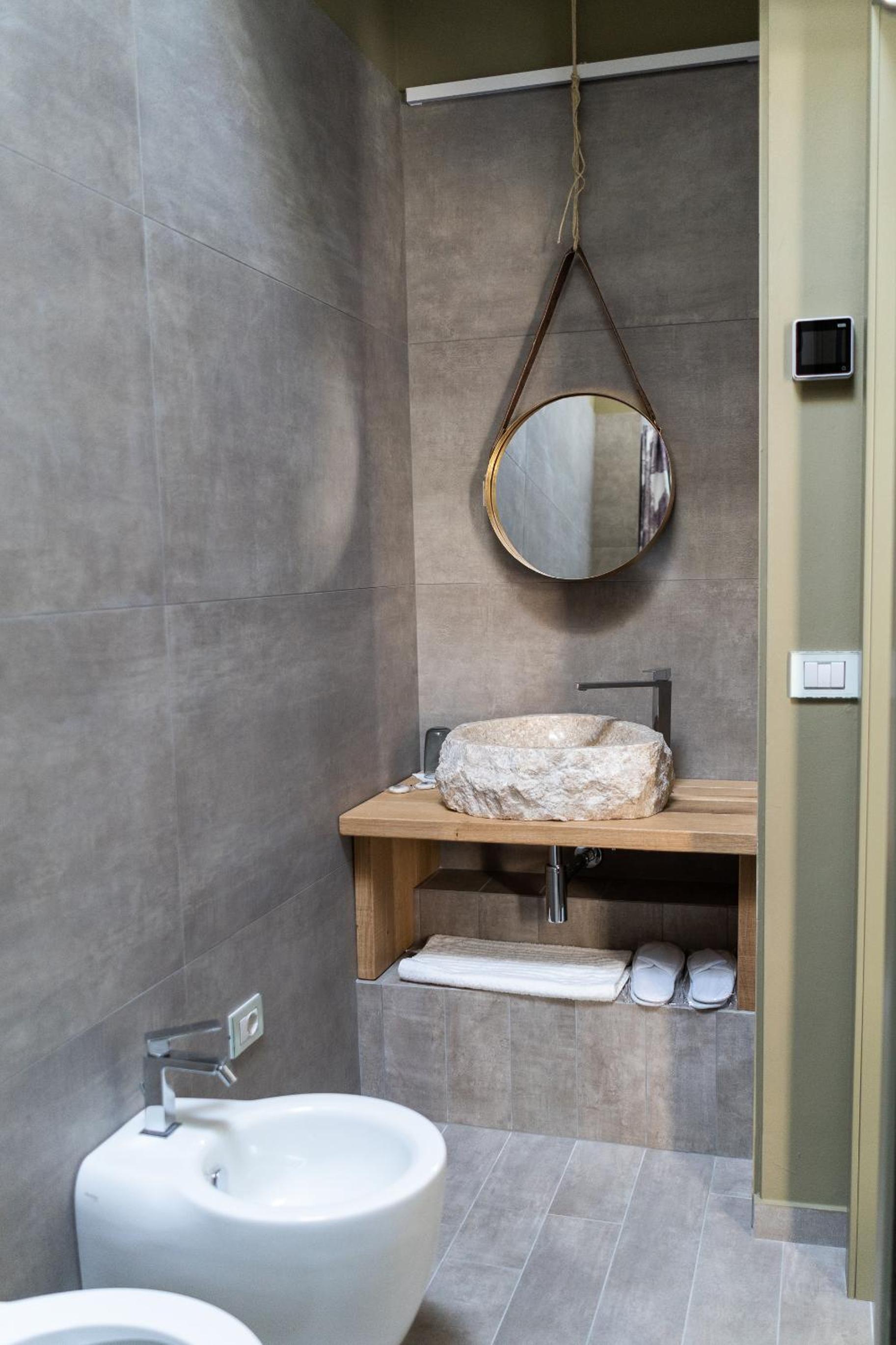 Double Room - Photo 12
