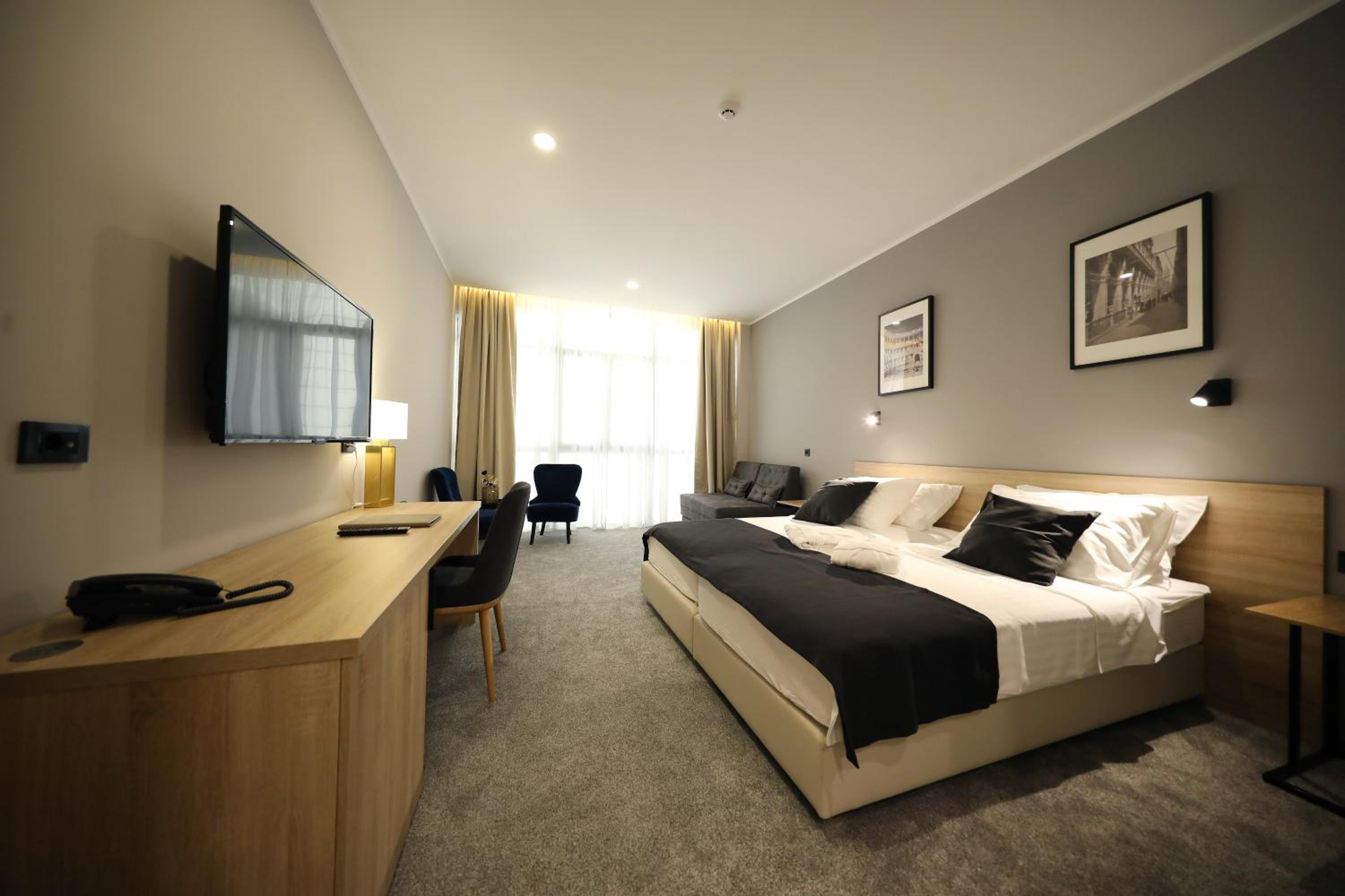 Deluxe Double or Twin Room photo 2