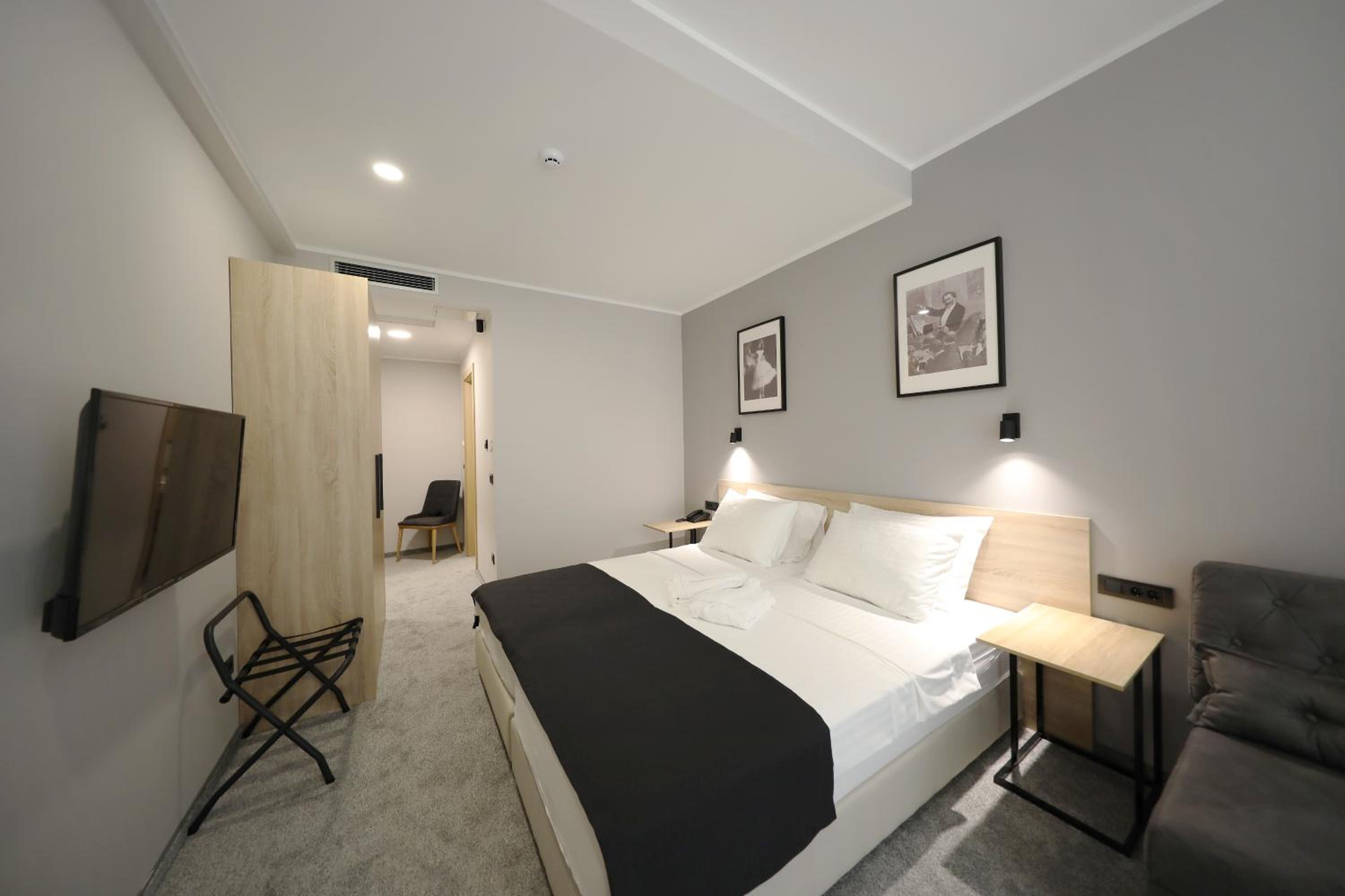 Deluxe Double or Twin Room photo 1
