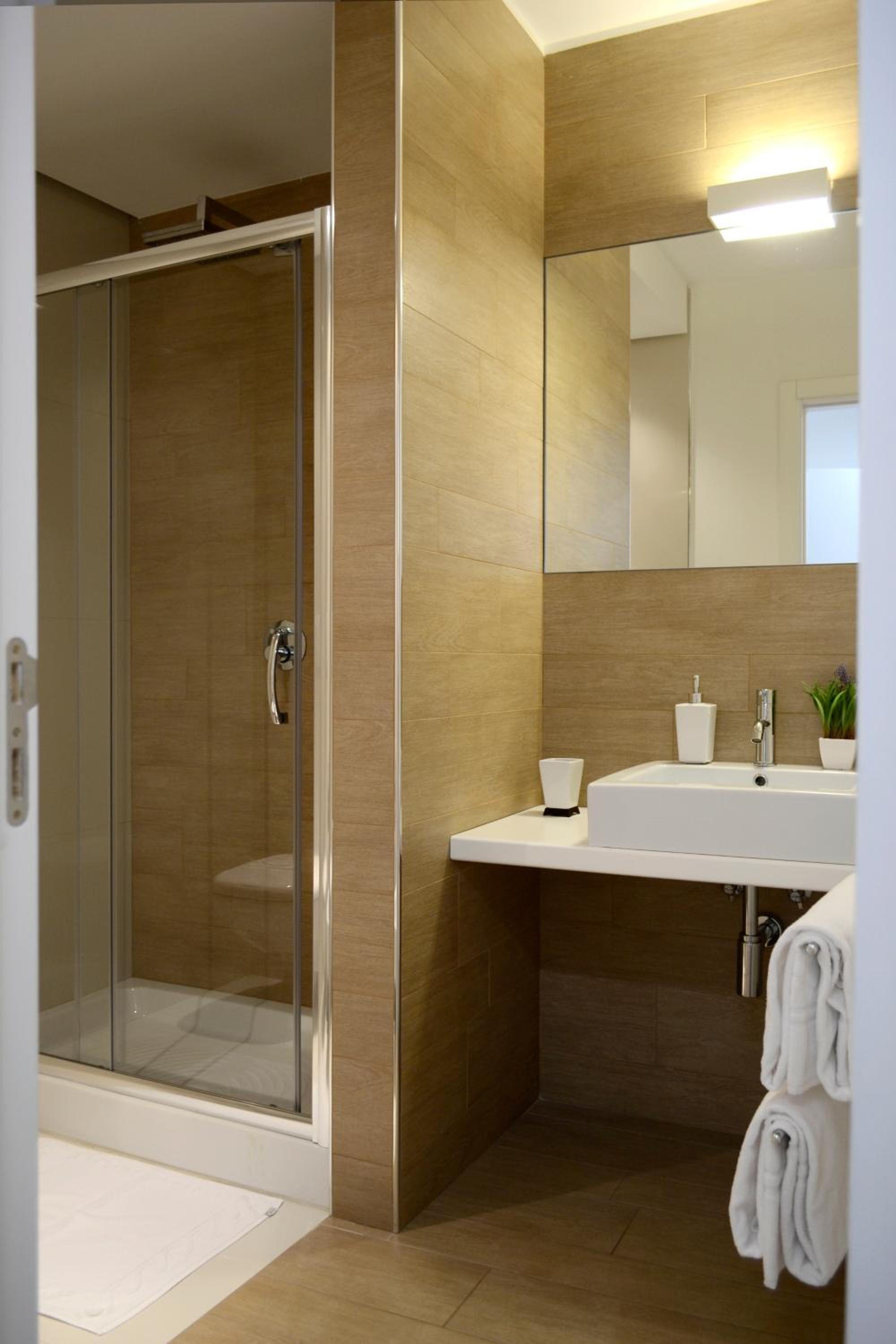 Double or Twin Room - Photo 7