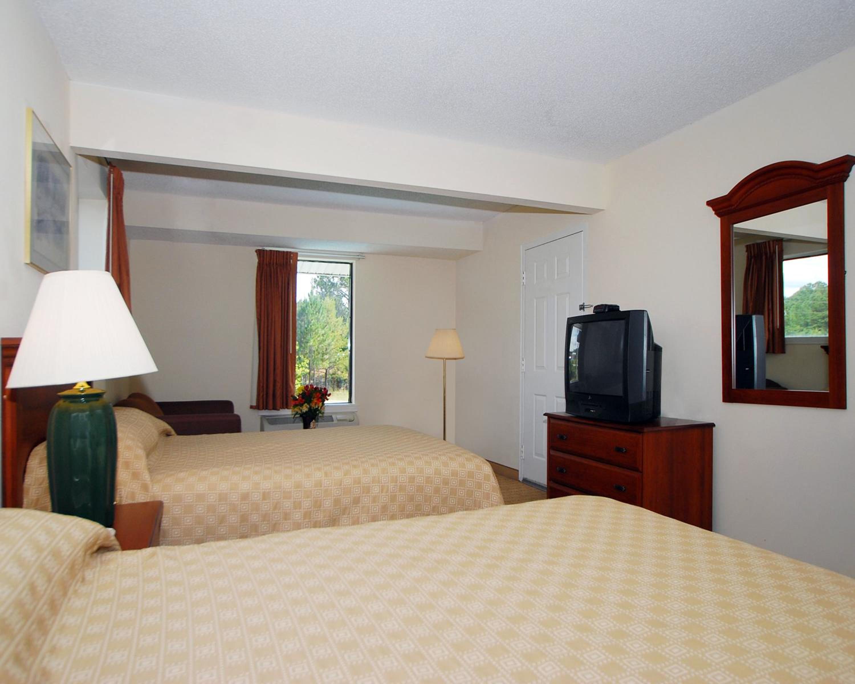 Queen Room - Non-Smoking - Photo 1