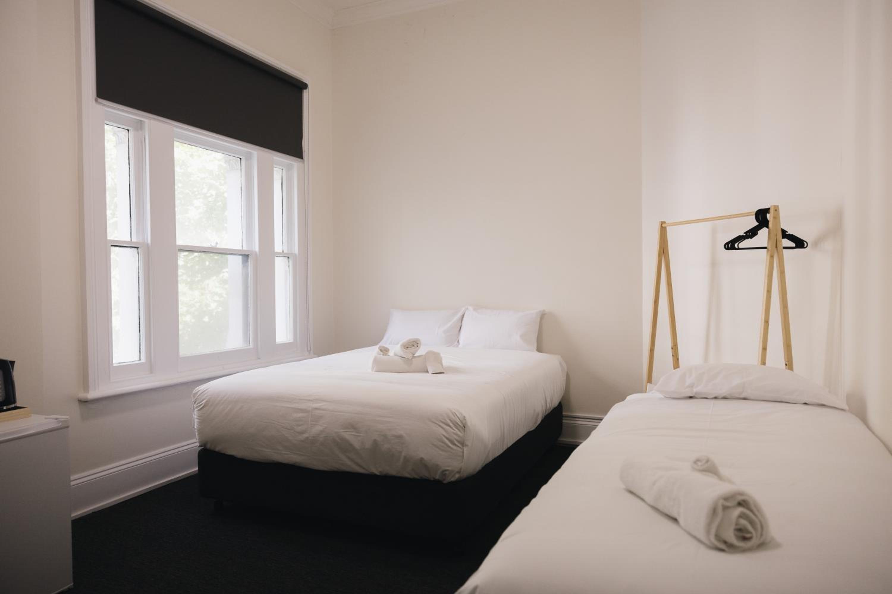 Queen Room photo 2