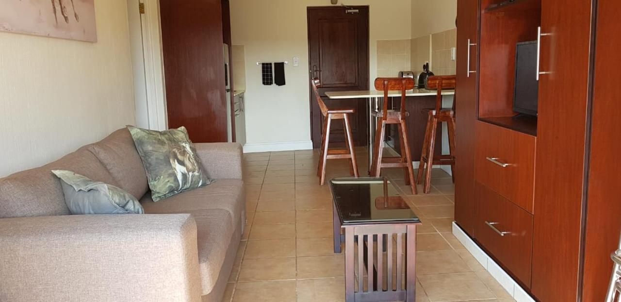 Apartment with Balcony - Photo 5